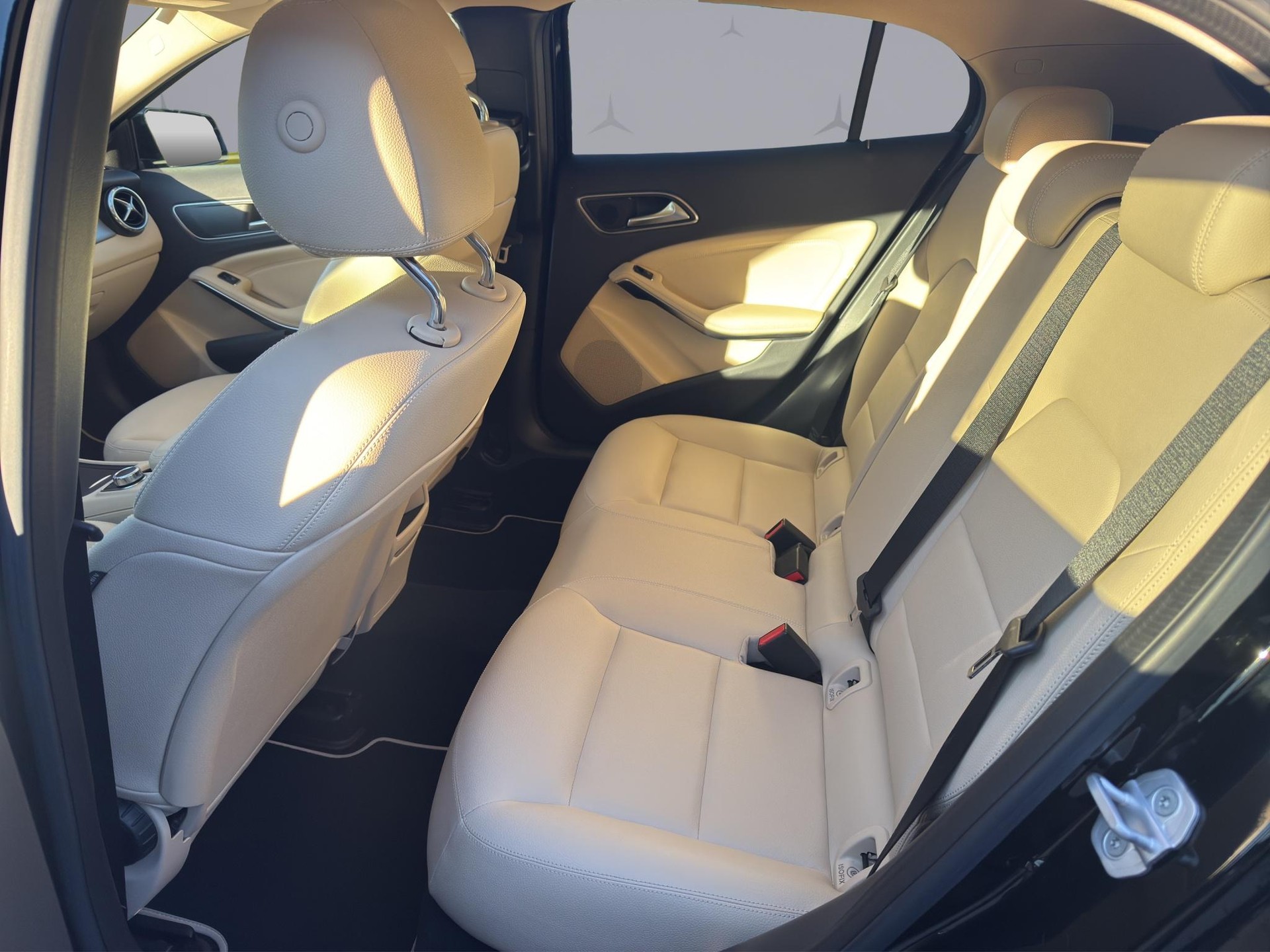 MERCEDES-BENZ GLA 200 Urban-image-11