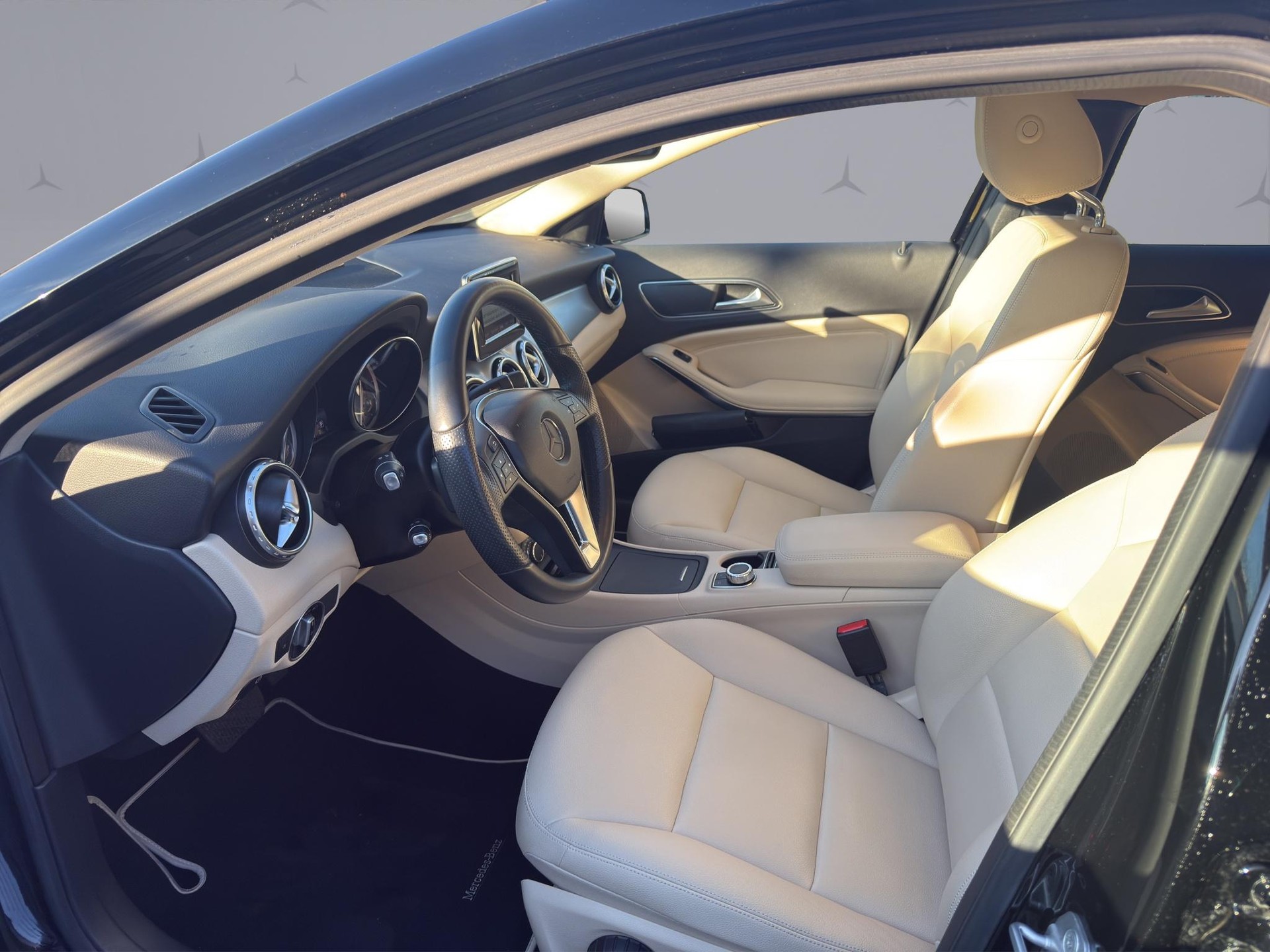 MERCEDES-BENZ GLA 200 Urban-image-8