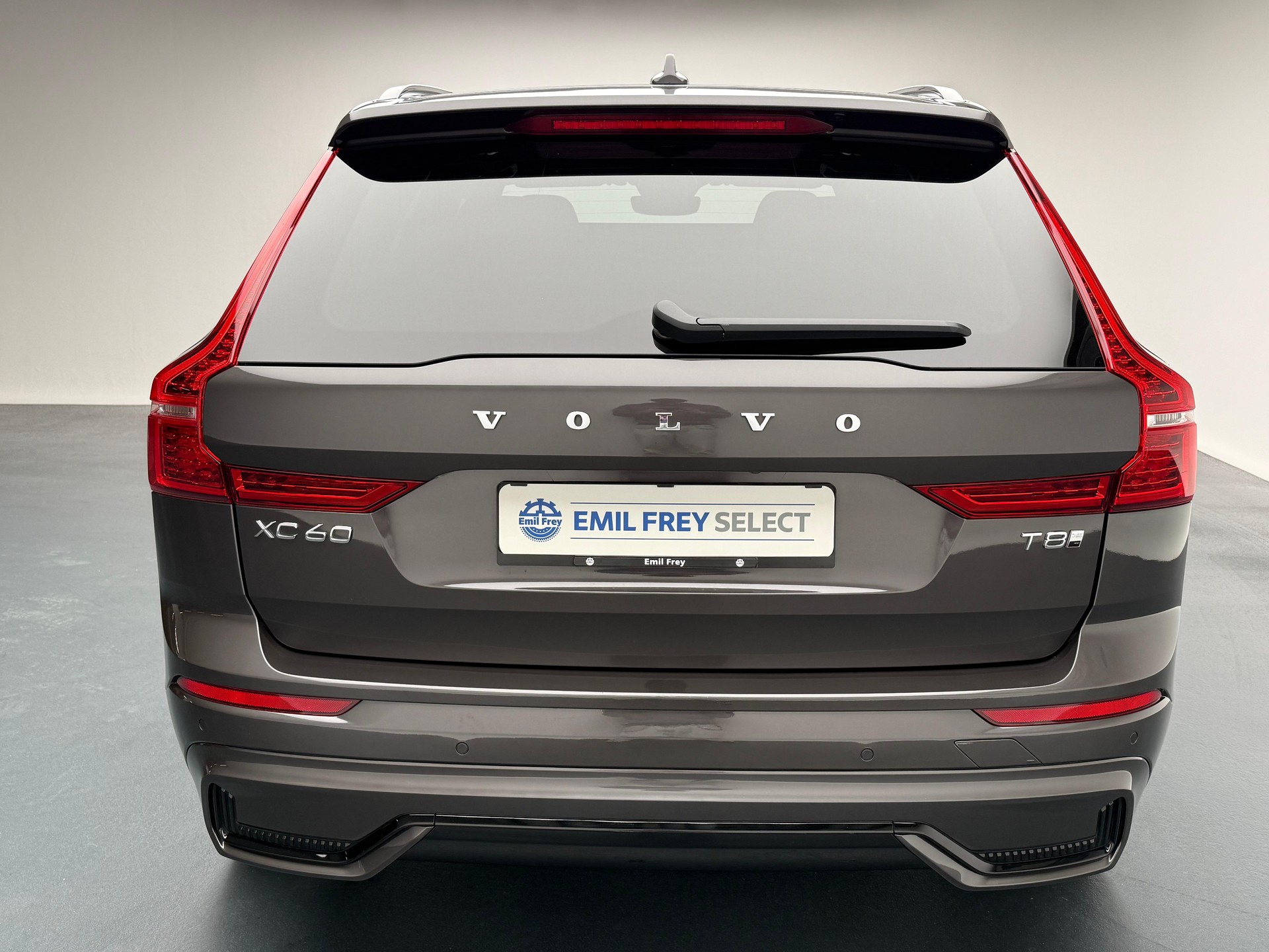VOLVO XC60 2.0 T8 TE Plus Dark eAWD-image-12