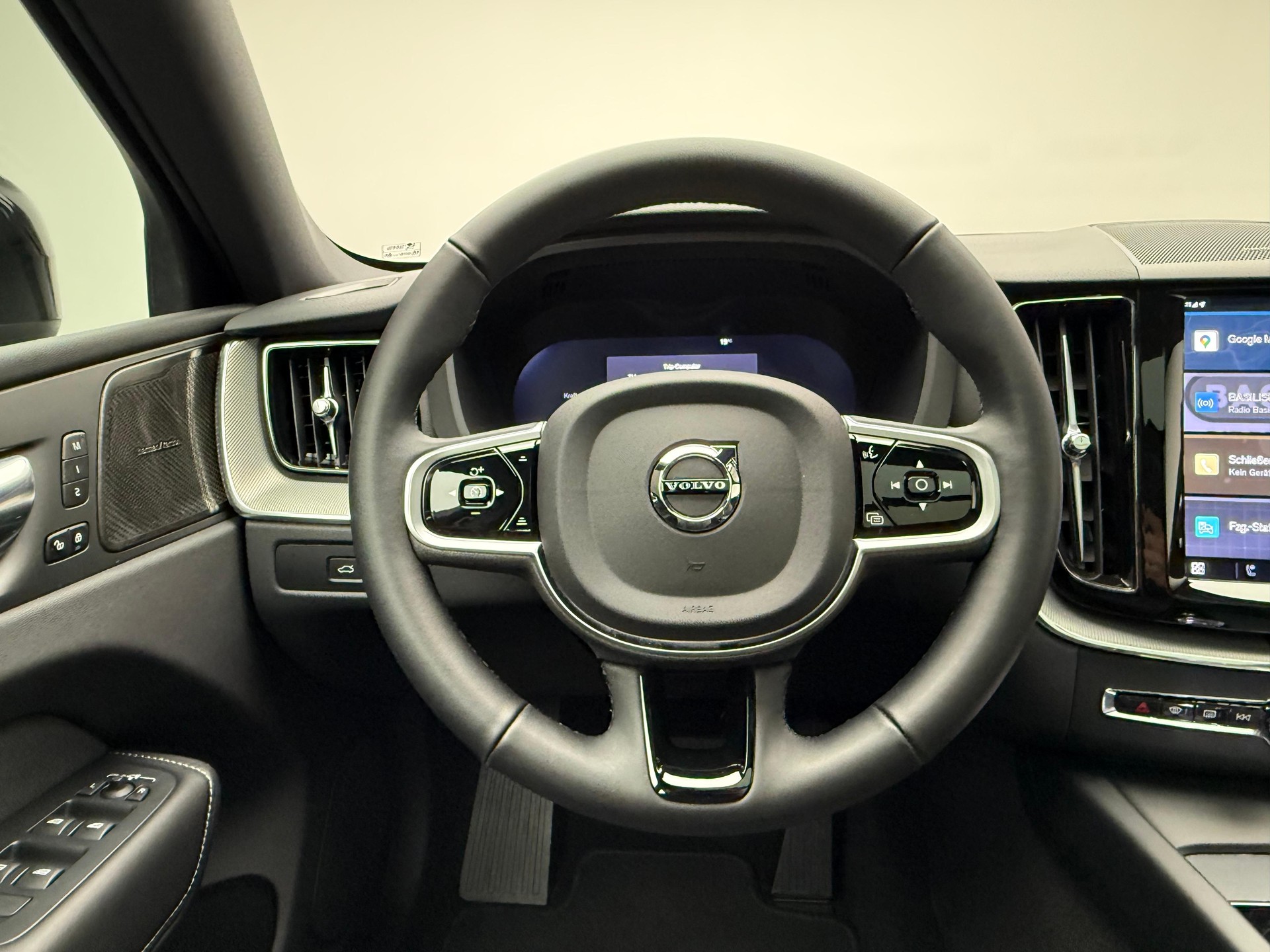 VOLVO XC60 2.0 T8 TE Plus Dark eAWD-image-9