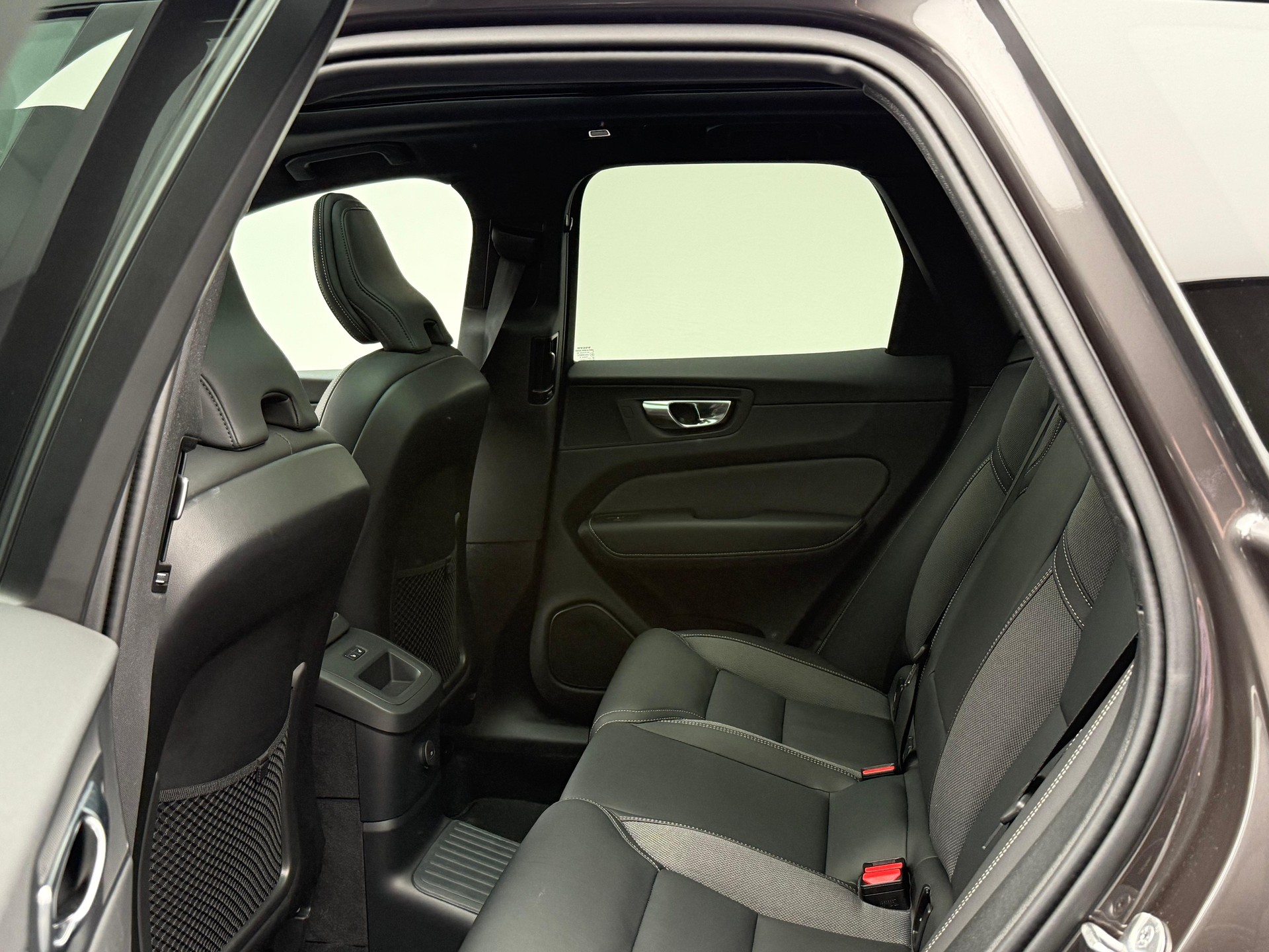 VOLVO XC60 2.0 T8 TE Plus Dark eAWD-image-8
