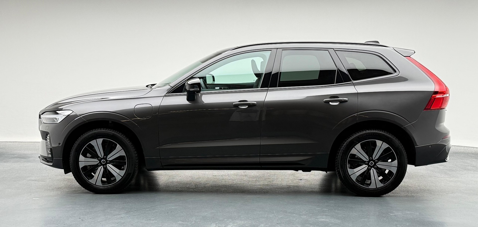 VOLVO XC60 2.0 T8 TE Plus Dark eAWD-image-5