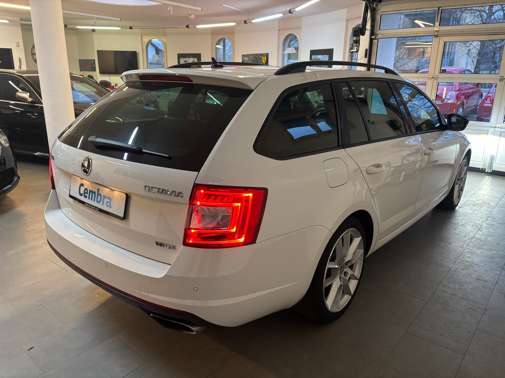 SKODA Octavia Combi 2.0 TSI RS DSG-image-4