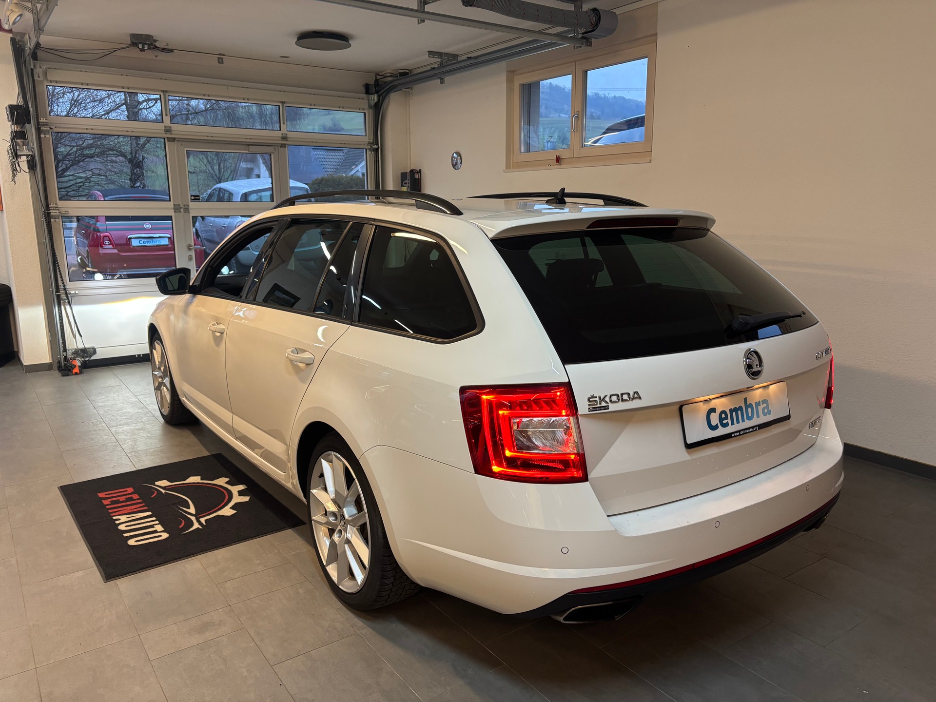 SKODA Octavia Combi 2.0 TSI RS DSG-image-2