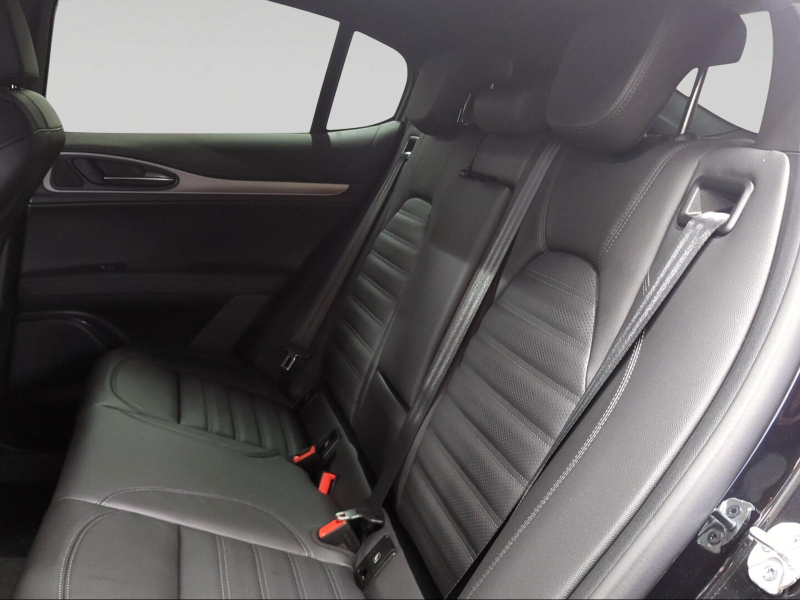 ALFA ROMEO Stelvio 2.0 Veloce Q4 AT8-image-8