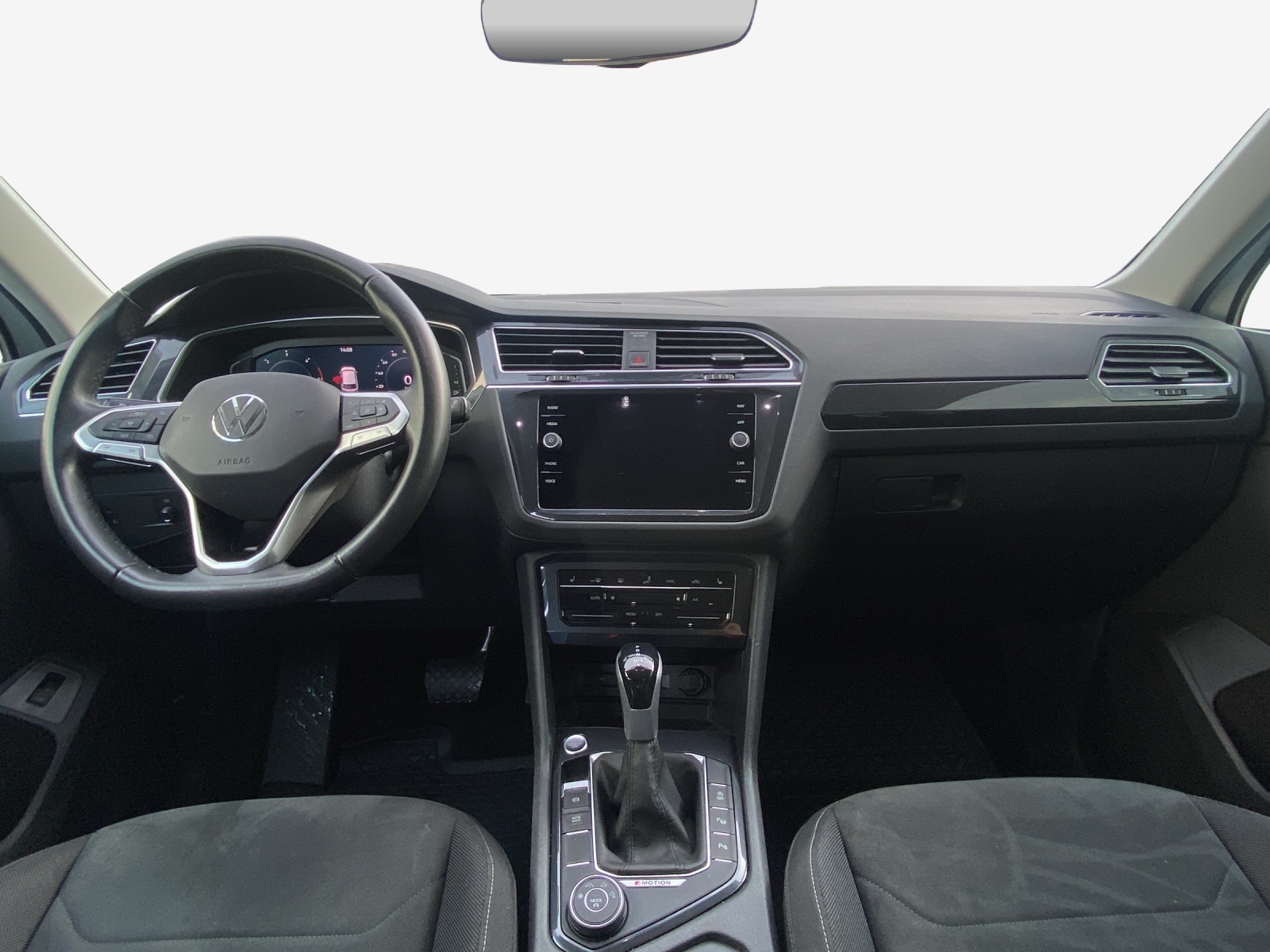 VW Tiguan 2.0 TDI SCR Elegance 4Motion DSG-image-8
