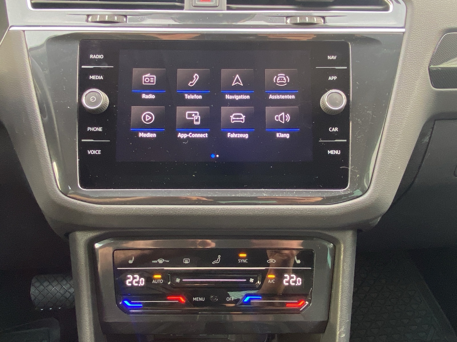 VW Tiguan 2.0 TDI SCR Elegance 4Motion DSG-image-14