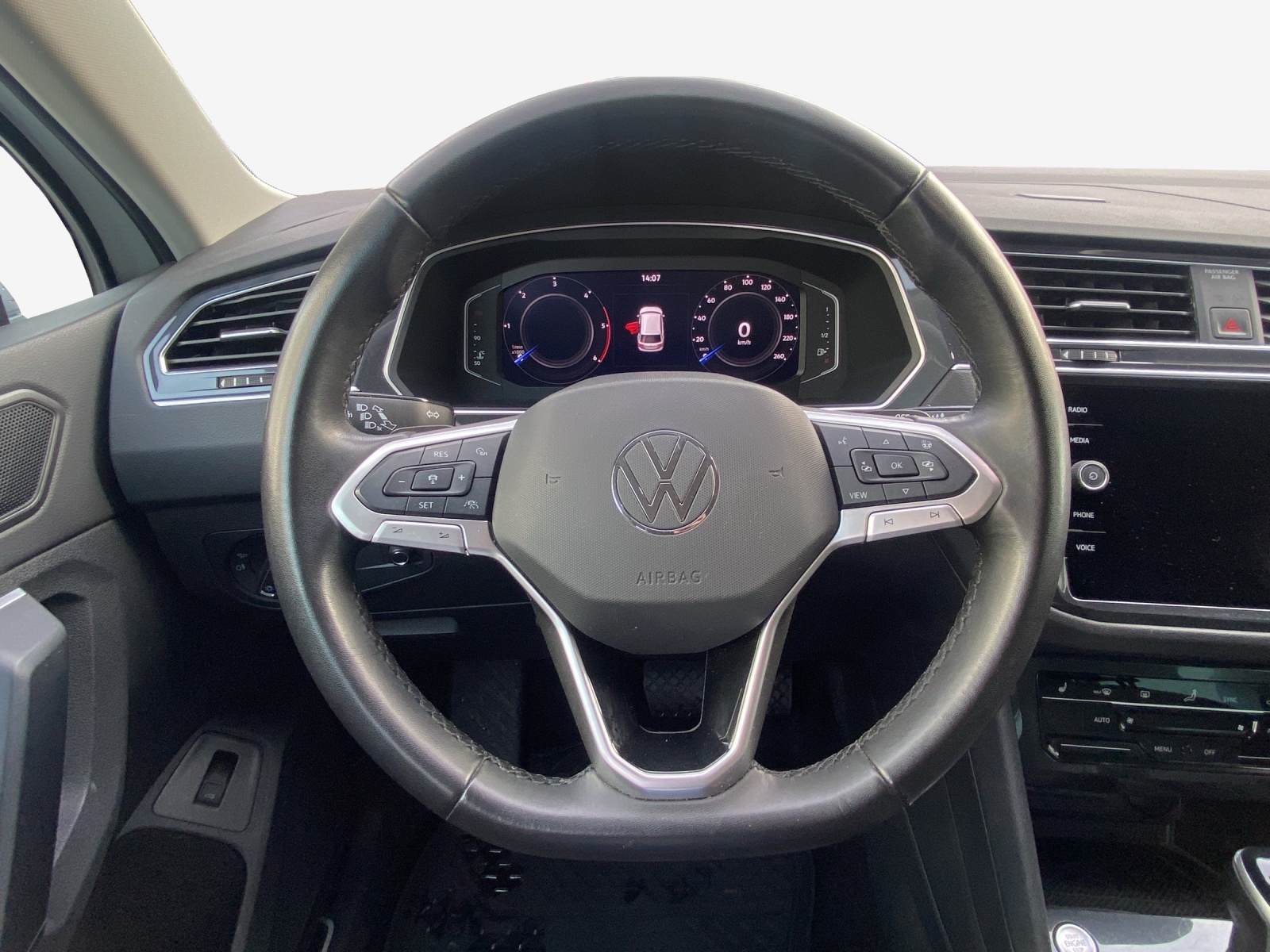 VW Tiguan 2.0 TDI SCR Elegance 4Motion DSG-image-9