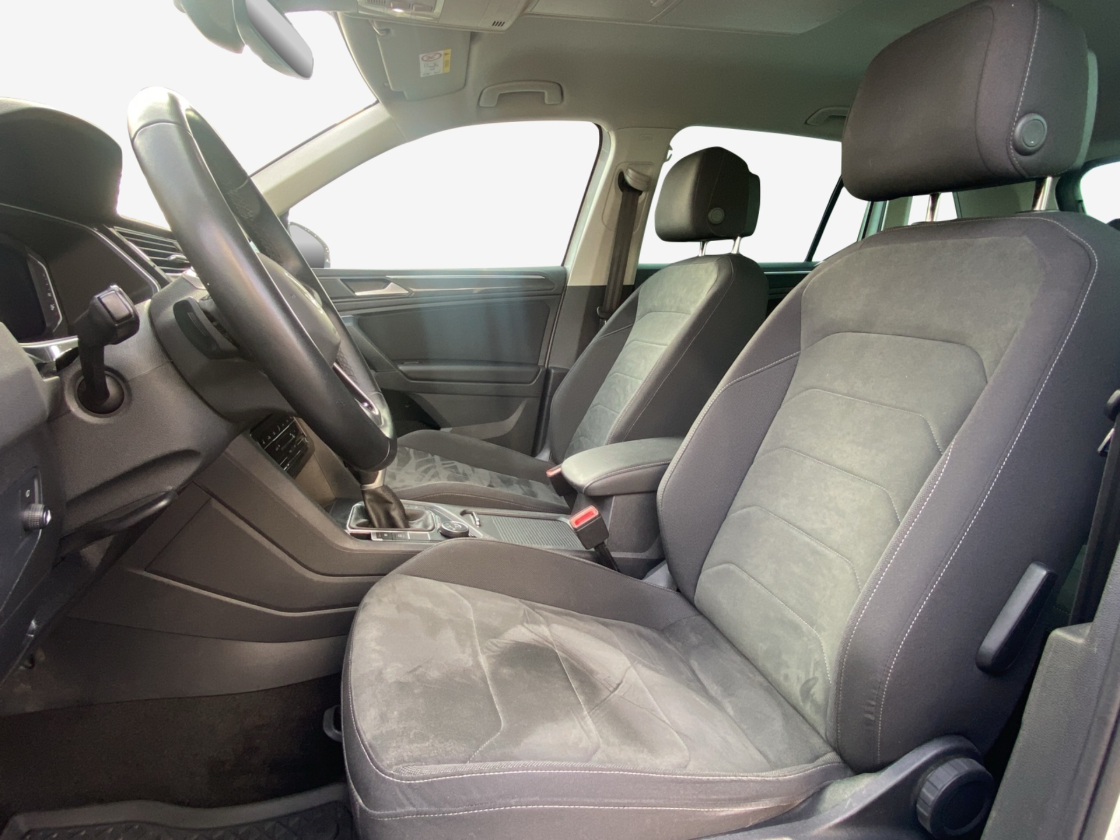 VW Tiguan 2.0 TDI SCR Elegance 4Motion DSG-image-7