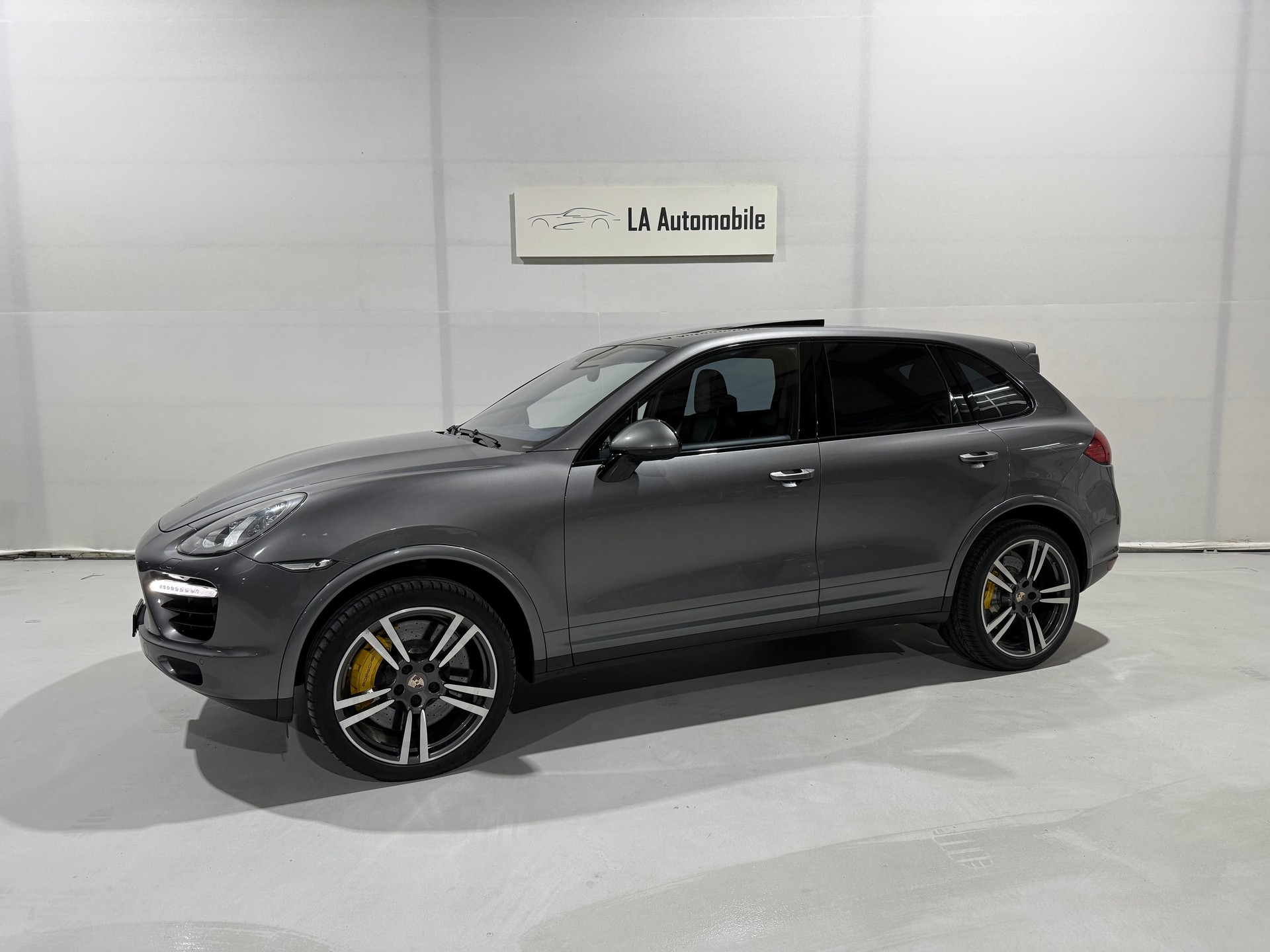 PORSCHE Cayenne Turbo S-image-1