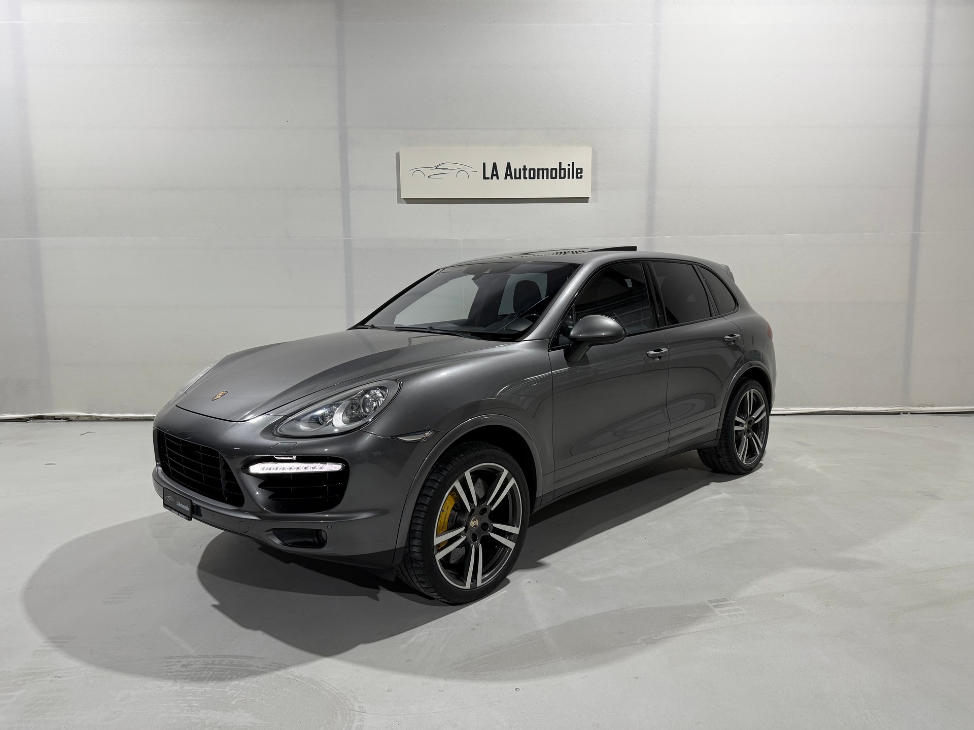 PORSCHE Cayenne Turbo S-image-0