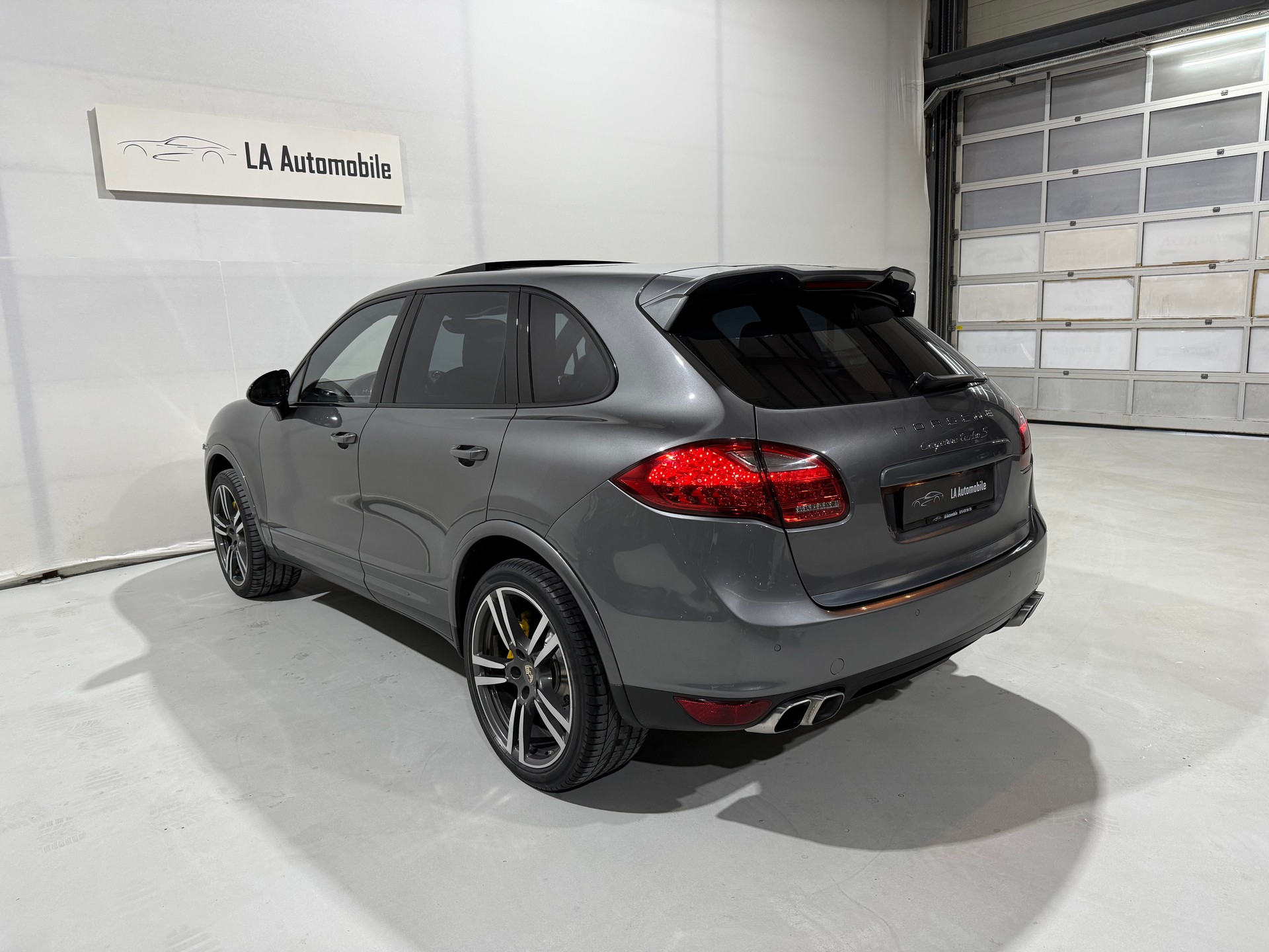 PORSCHE Cayenne Turbo S-image-9