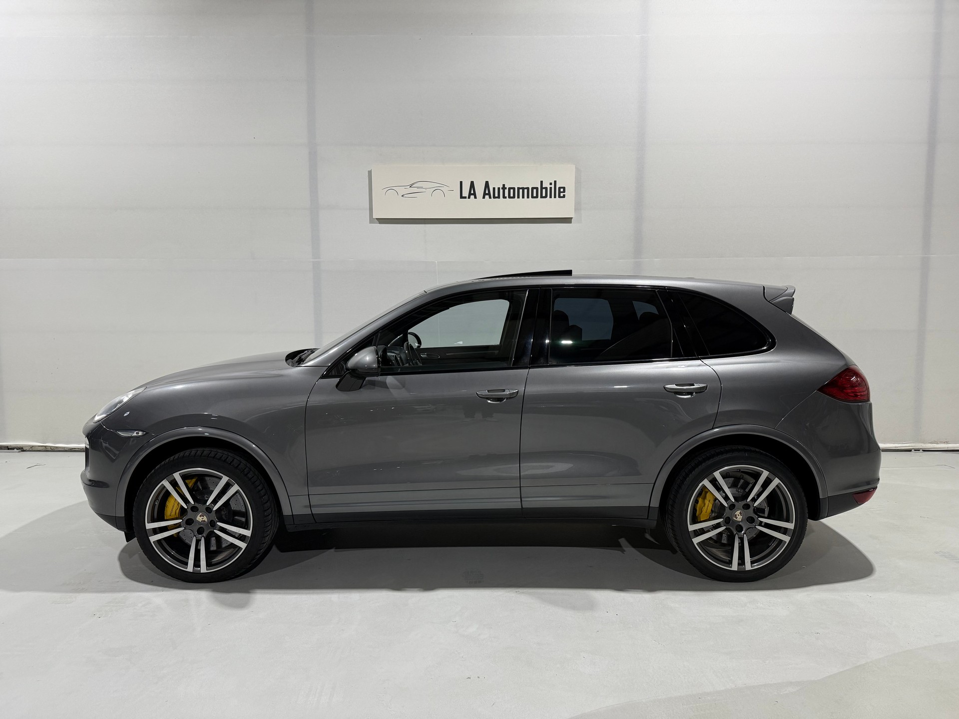 PORSCHE Cayenne Turbo S-image-2