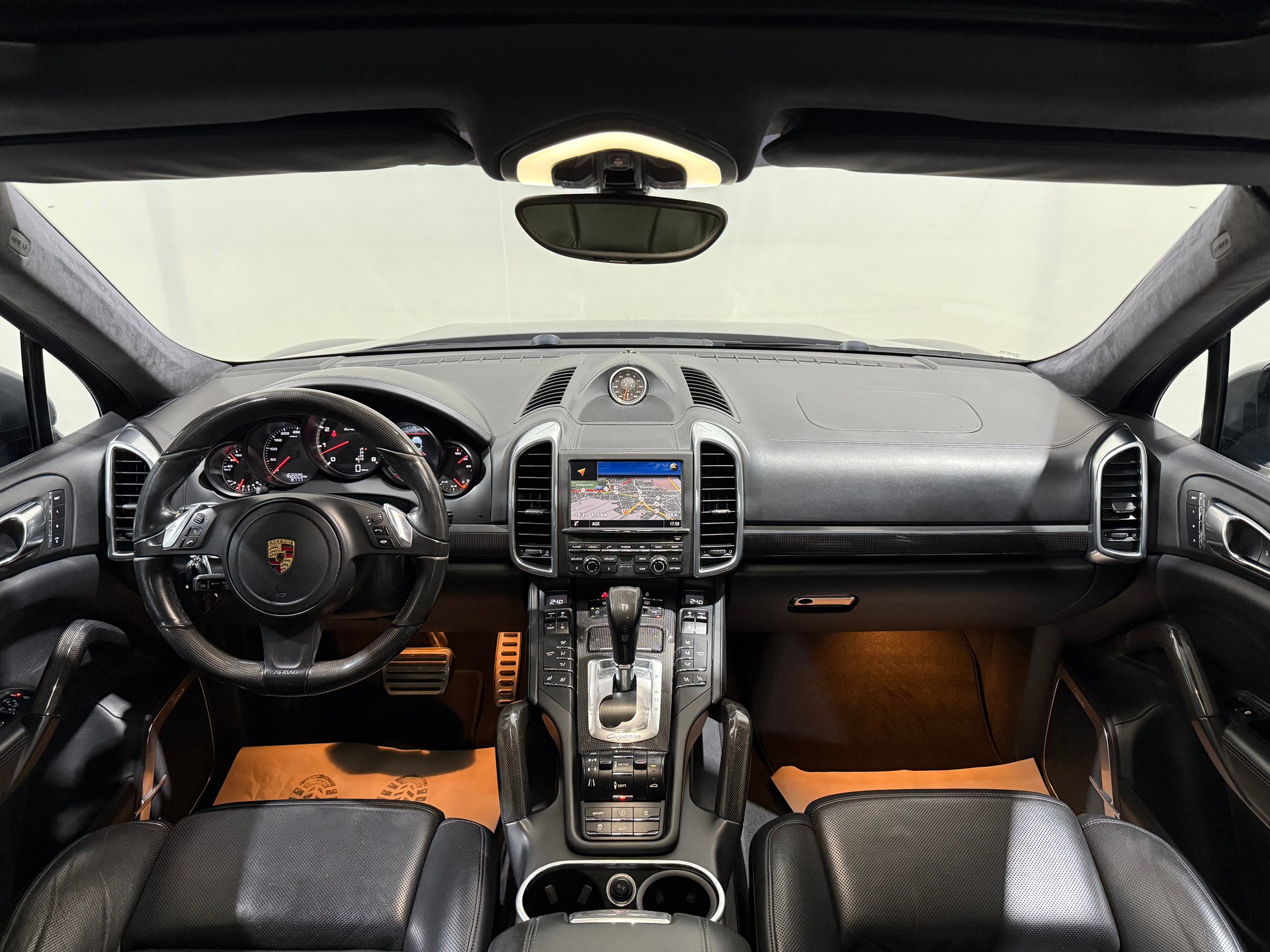 PORSCHE Cayenne Turbo S-image-11