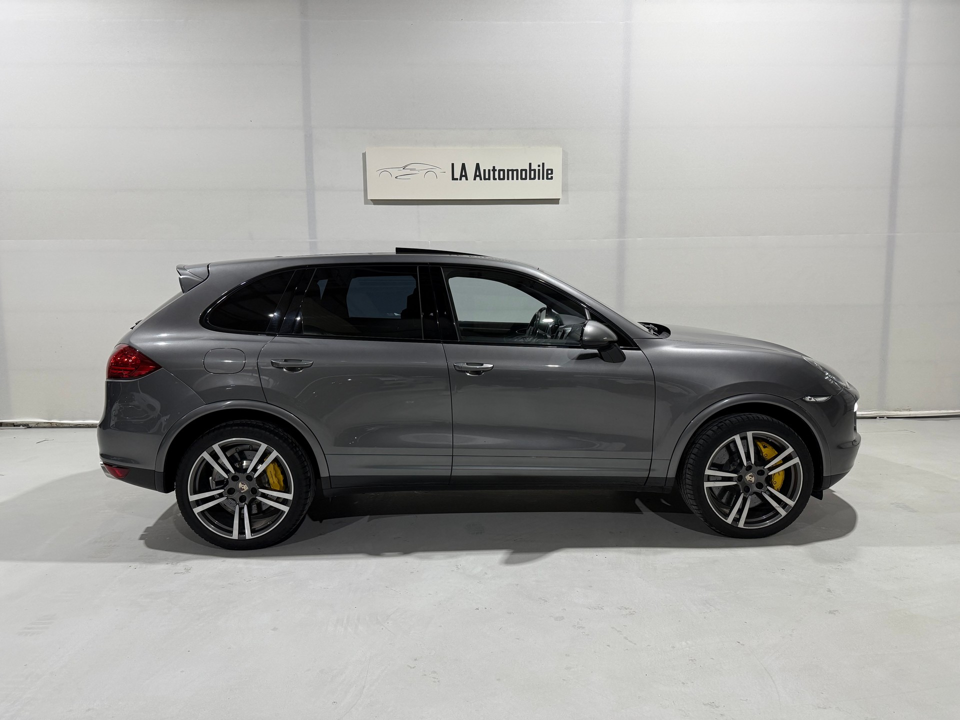 PORSCHE Cayenne Turbo S-image-6