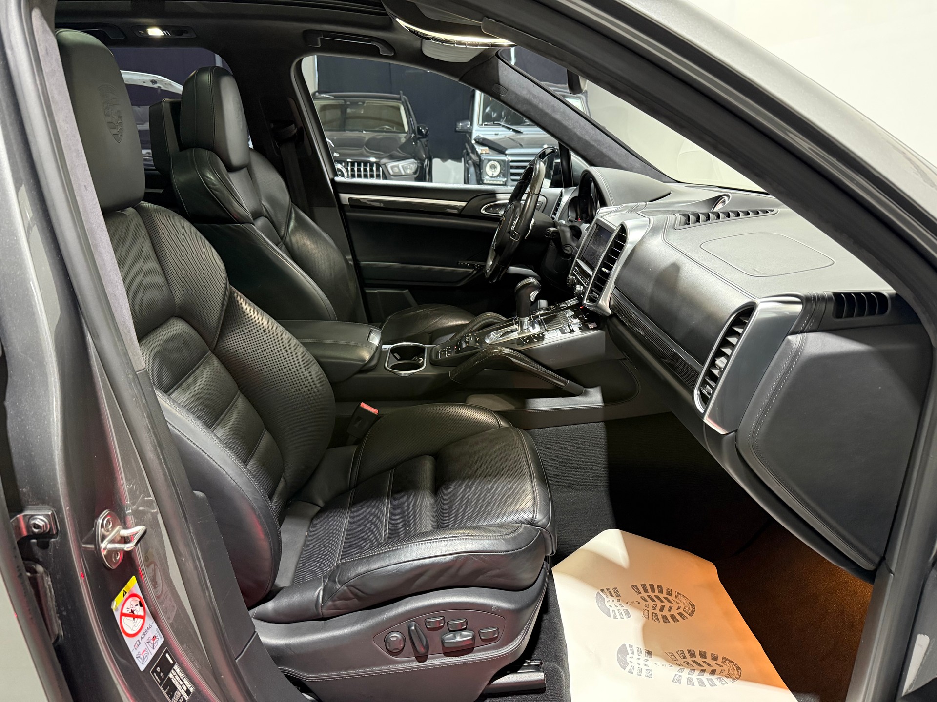 PORSCHE Cayenne Turbo S-image-12
