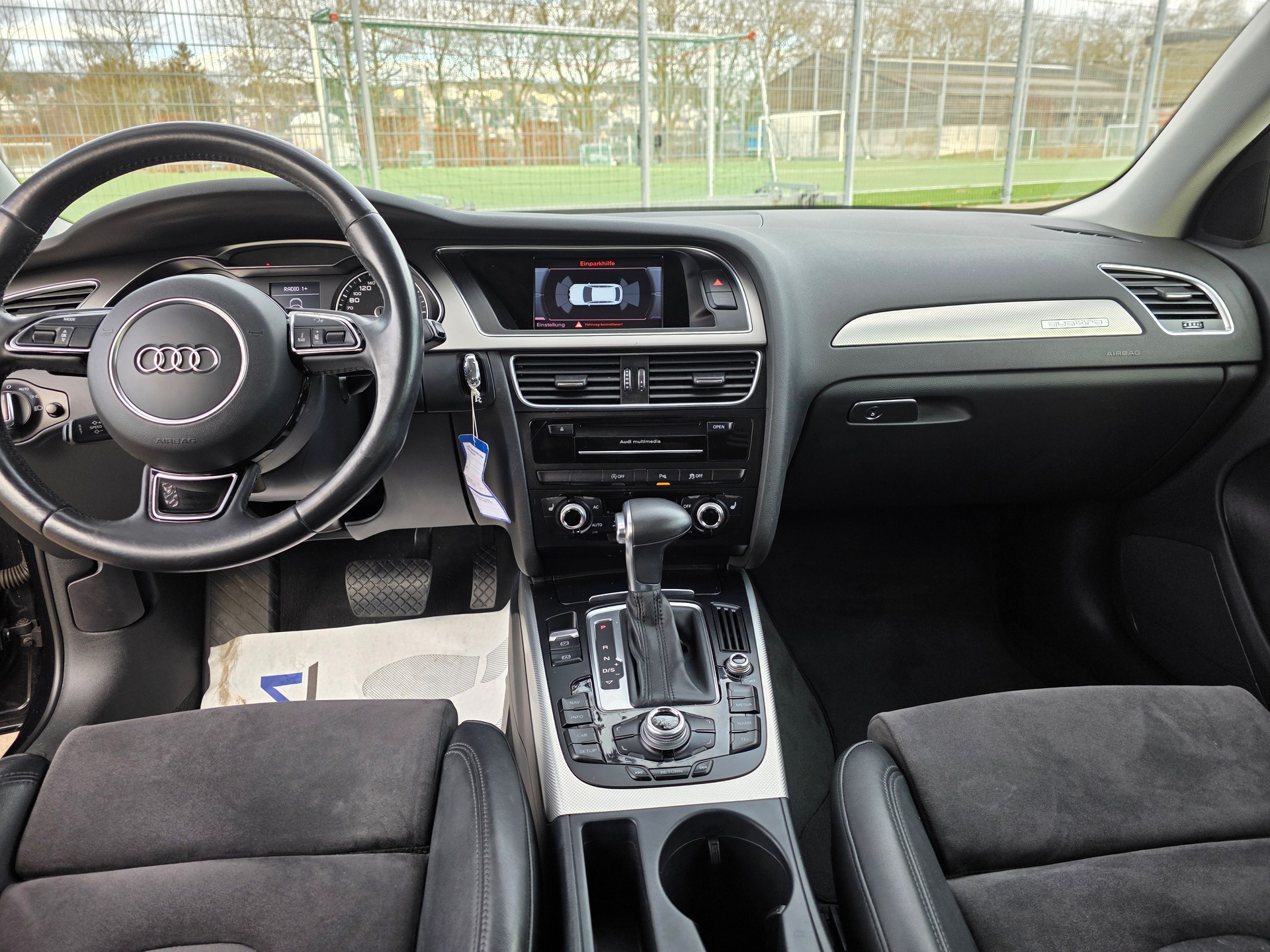 AUDI A4 Avant 2.0 TDI quattro S-tronic-image-12