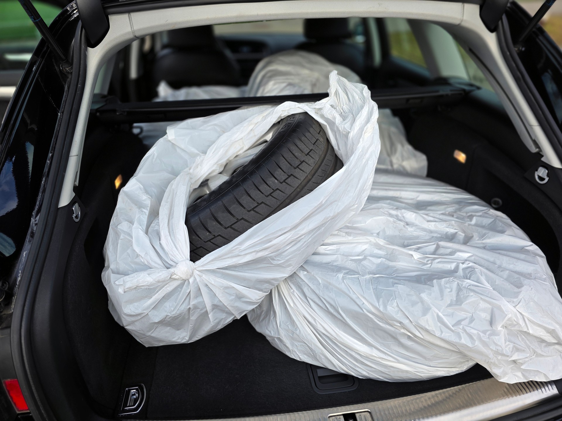 AUDI A4 Avant 2.0 TDI quattro S-tronic-image-15
