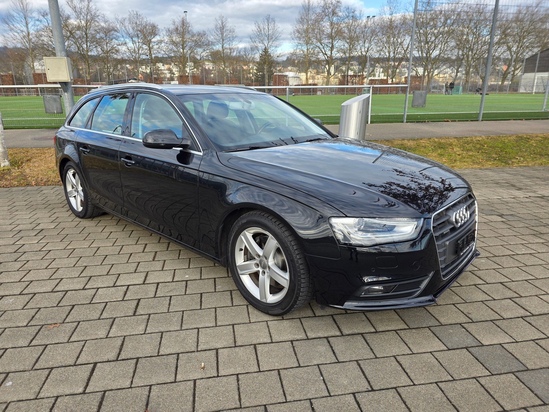 AUDI A4 Avant 2.0 TDI quattro S-tronic-showroom-element-3