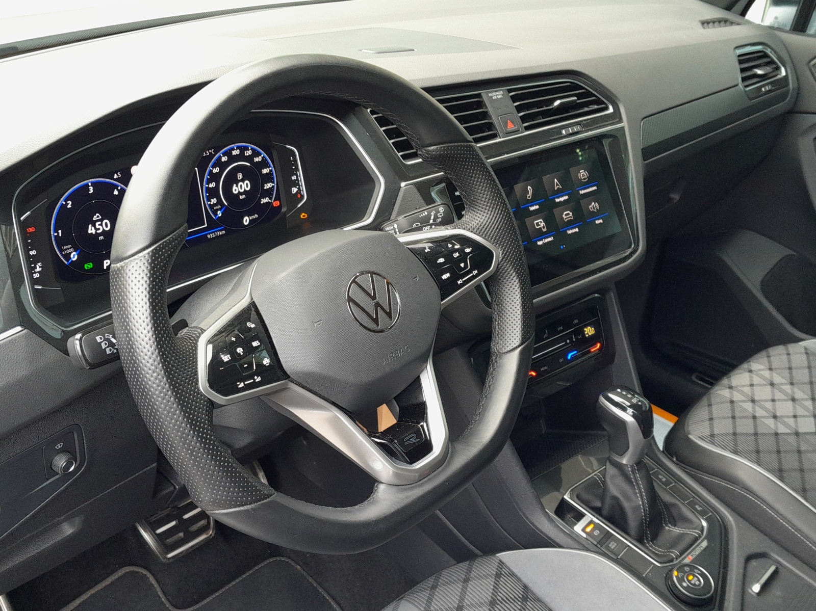 VW Tiguan 2.0 TDI SCR R-Line 4Motion DSG-image-7