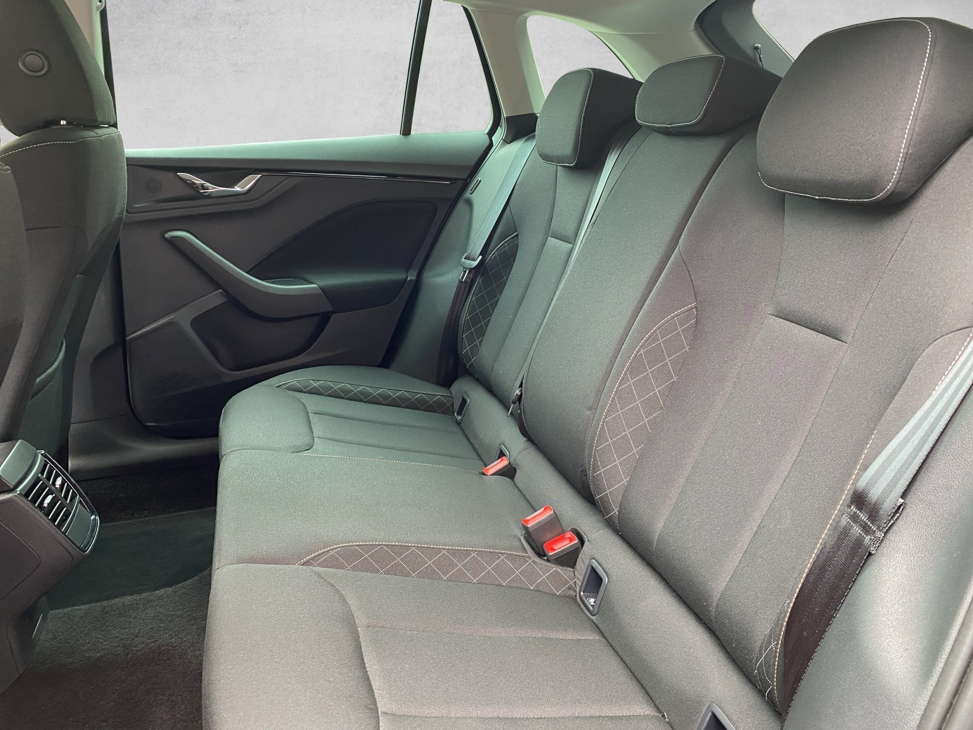 SKODA Scala 1.0 TSI Ambition DSG-image-11