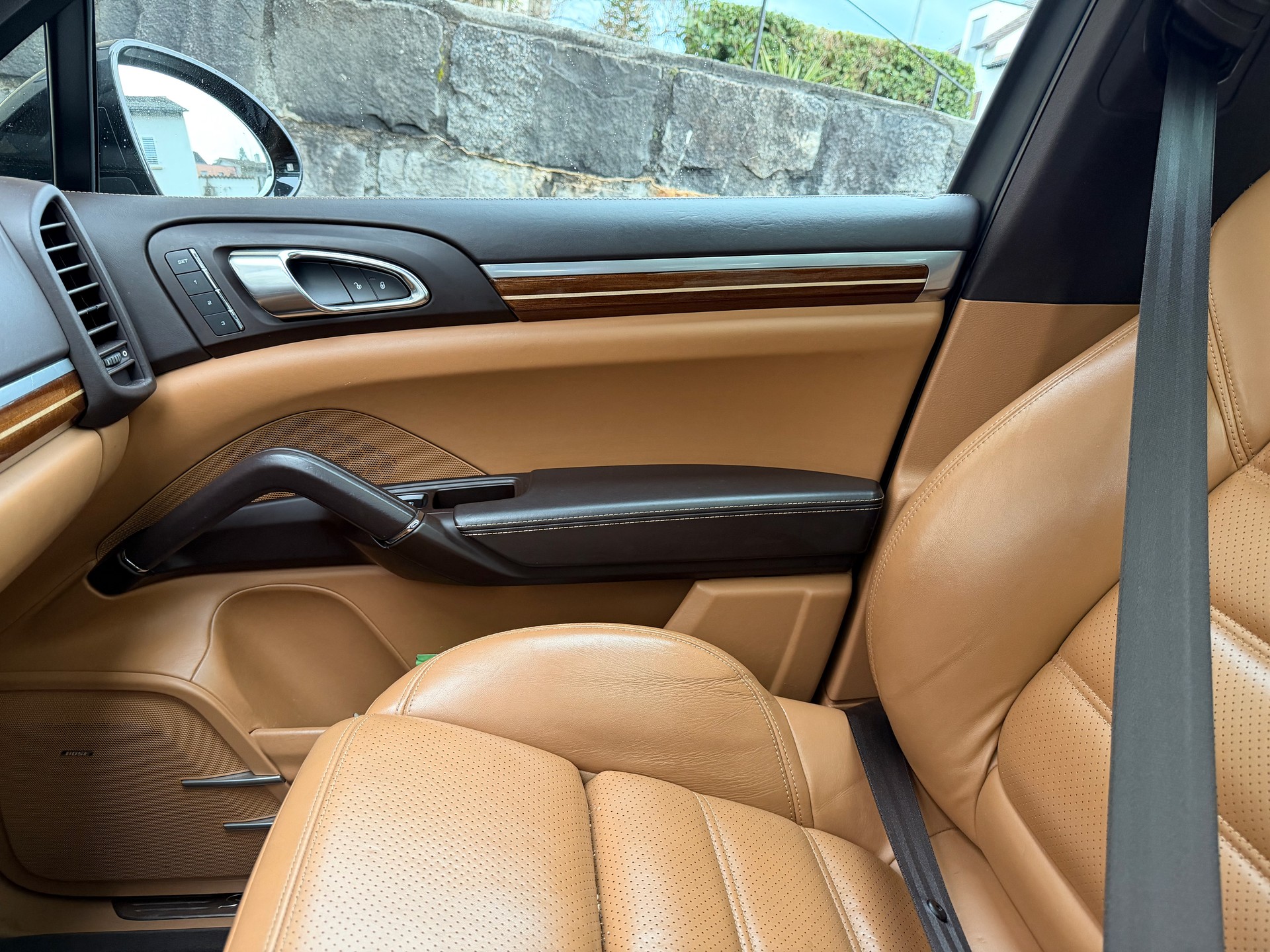 PORSCHE Cayenne S E-Hybrid-image-2