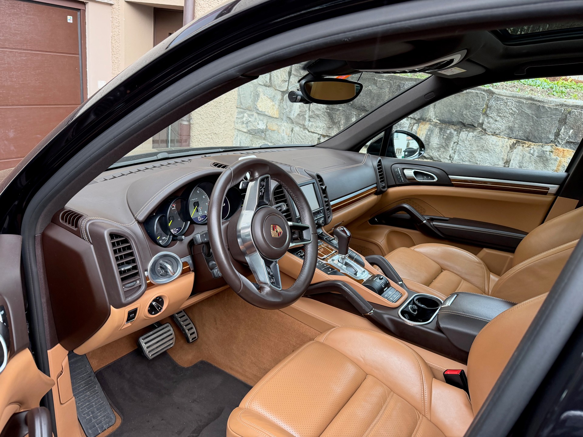 PORSCHE Cayenne S E-Hybrid-image-1