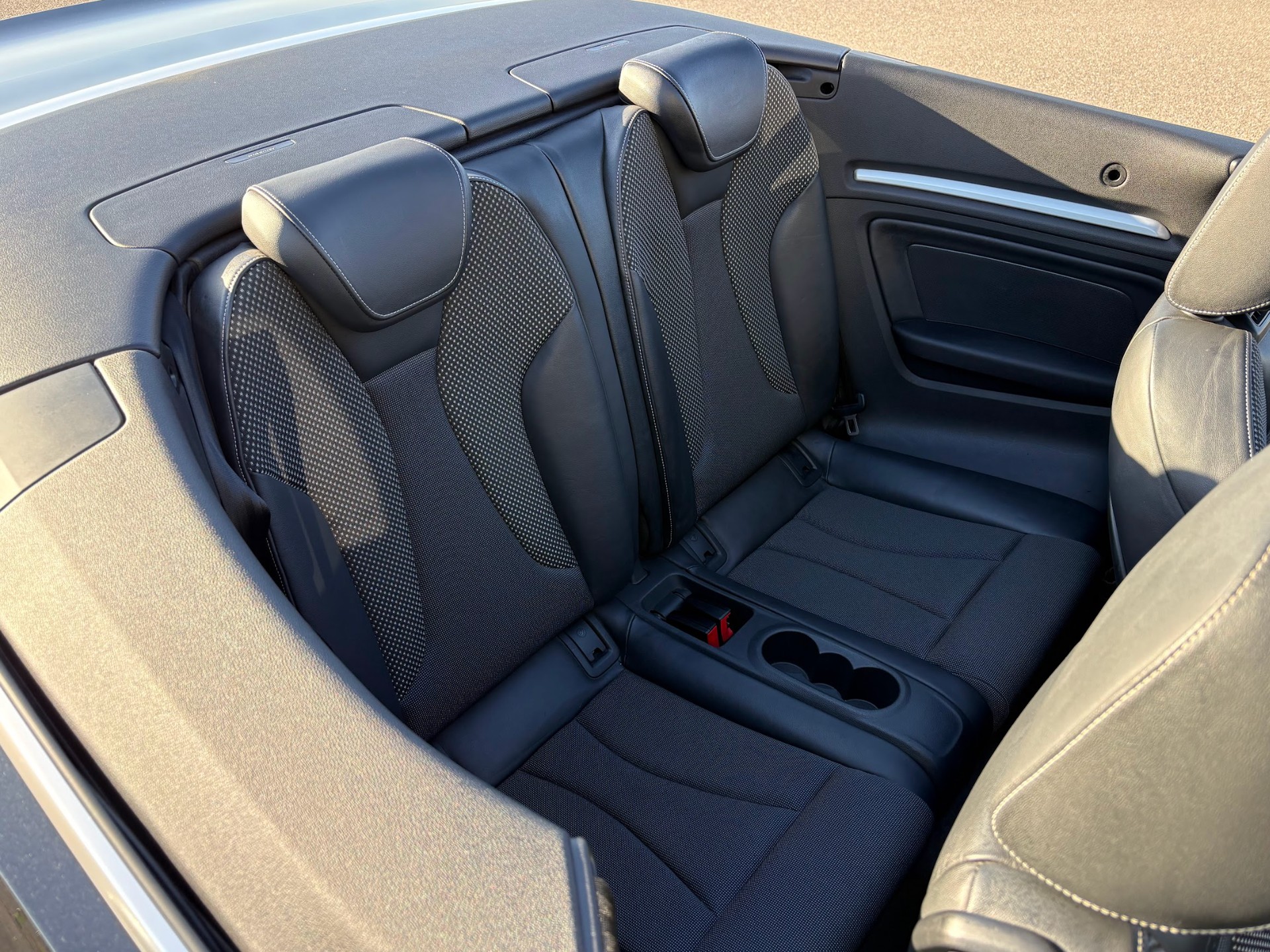 AUDI A3 Cabriolet 1.4 TFSI Ambition-image-4
