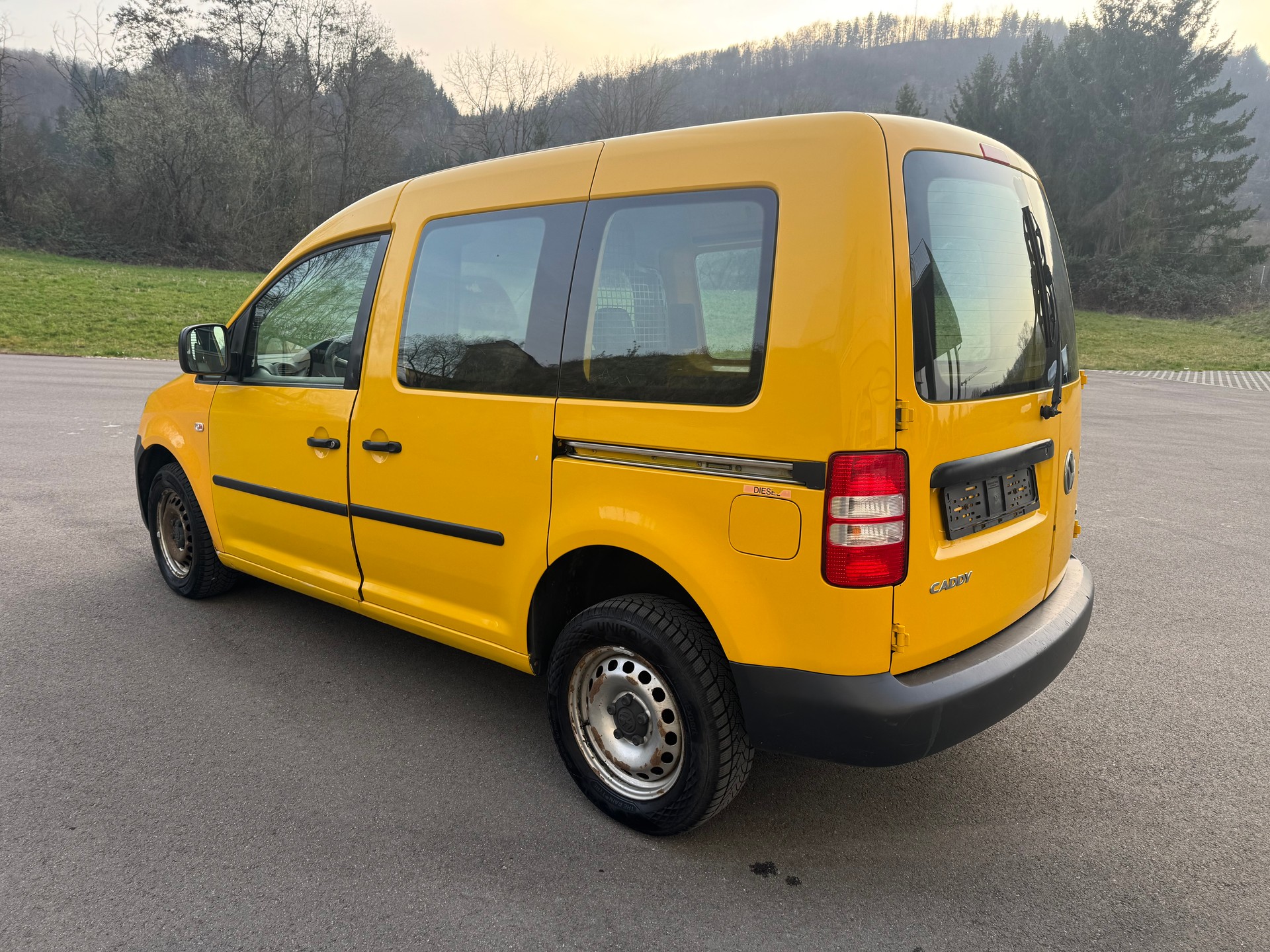VW Caddy 2.0 TDI 4Motion-image-2