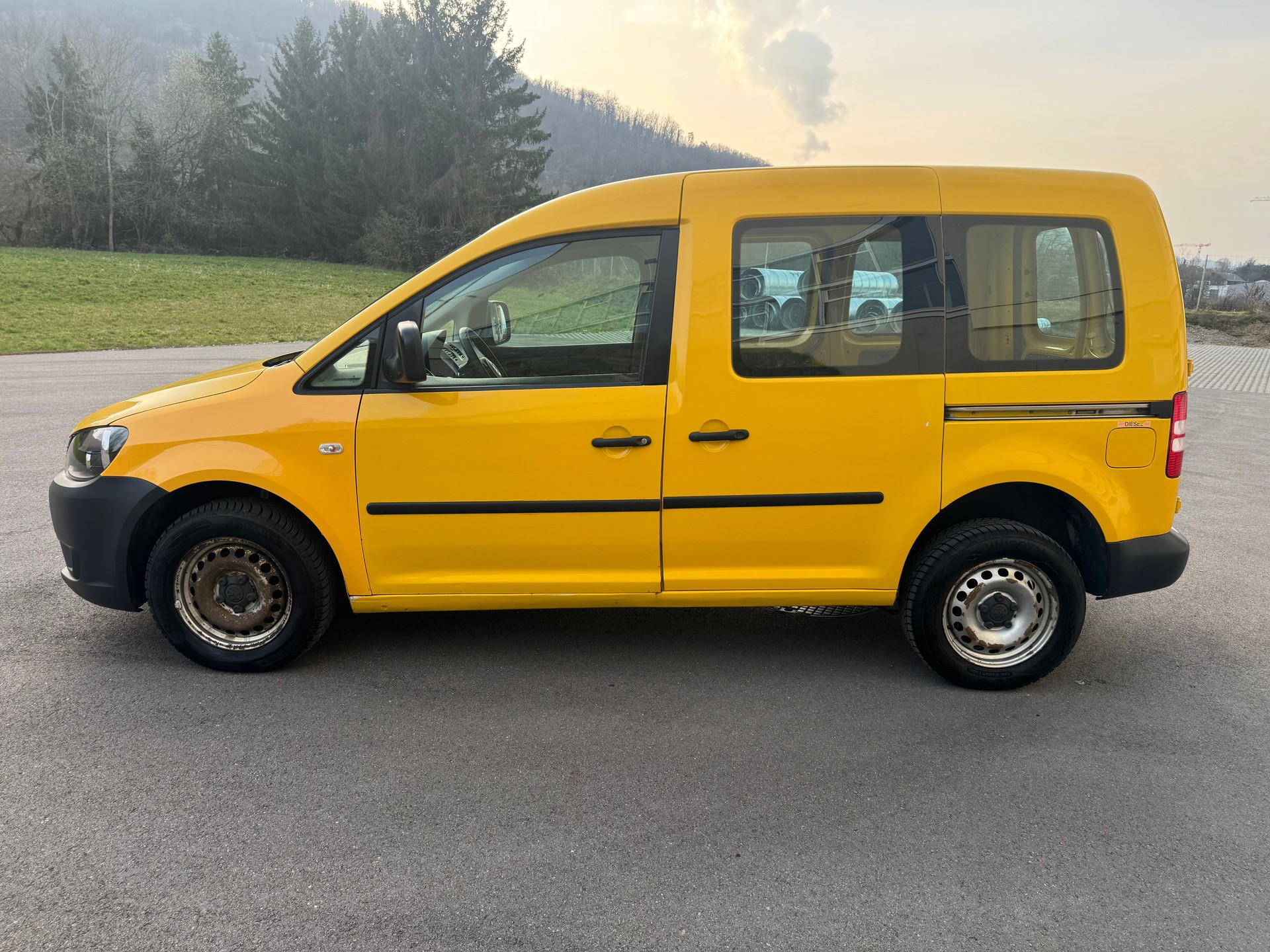 VW Caddy 2.0 TDI 4Motion-image-1