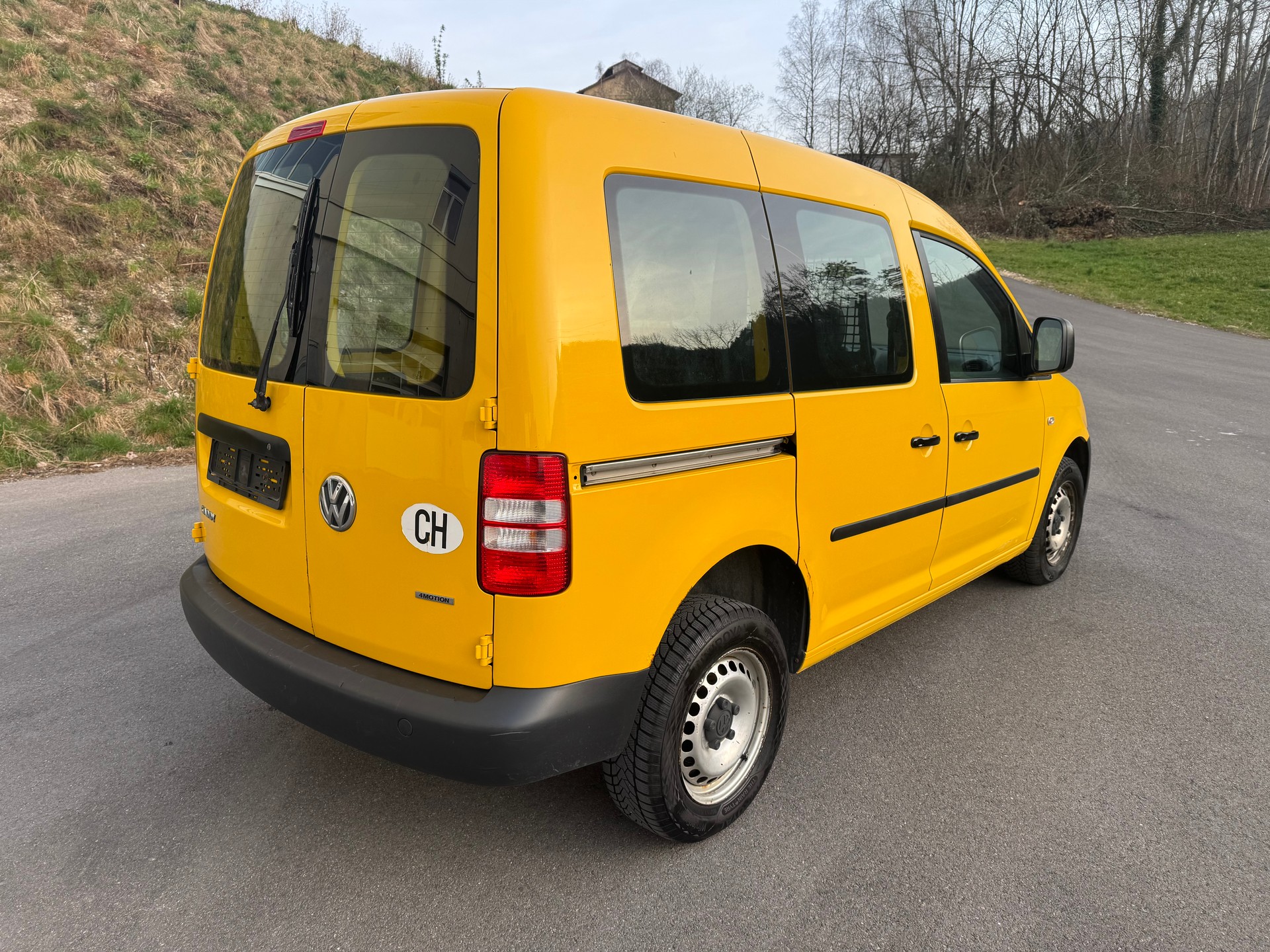 VW Caddy 2.0 TDI 4Motion-image-4