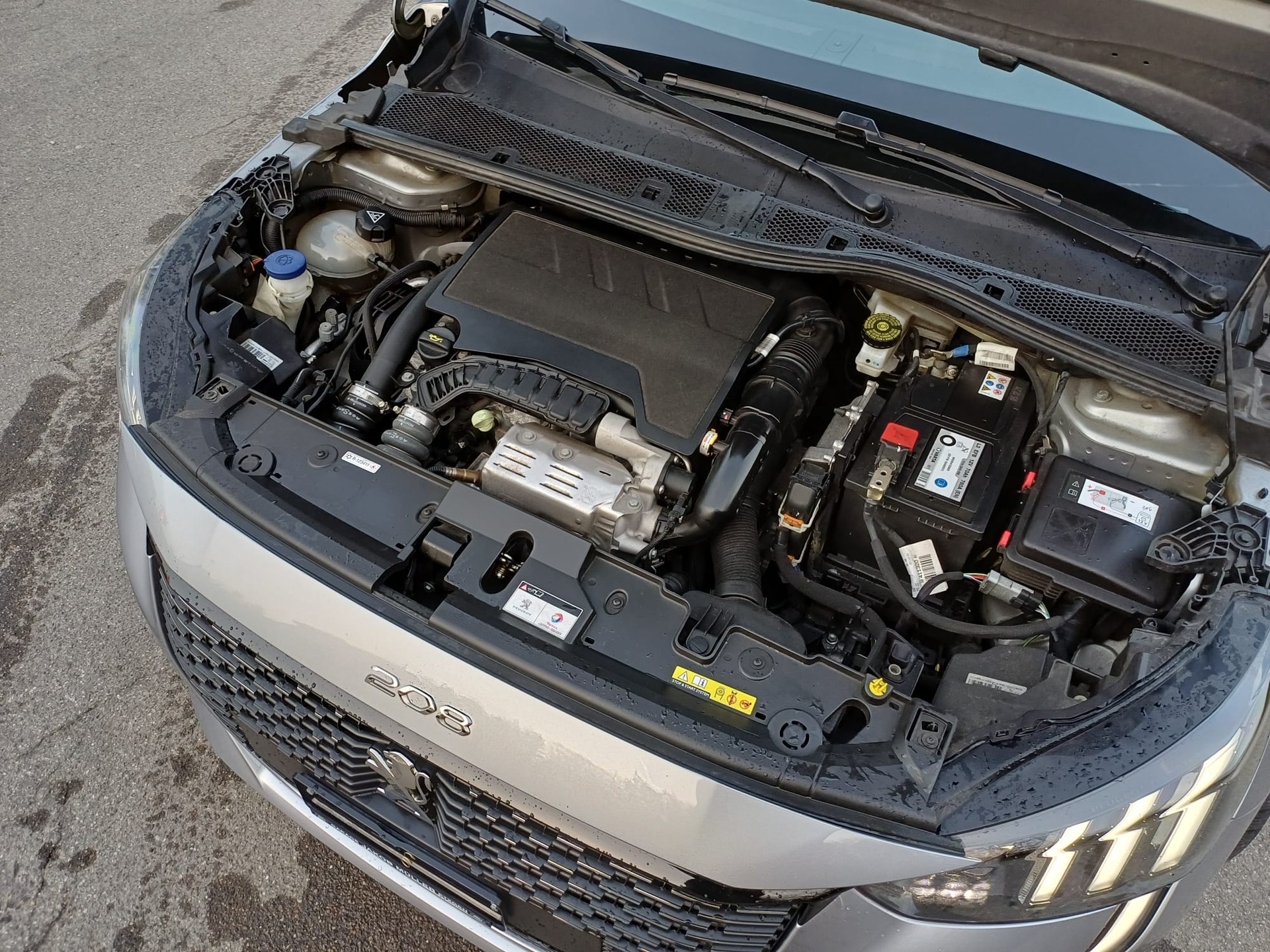 PEUGEOT 208 1.2 PureTech Allure Pack EAT8-image-9