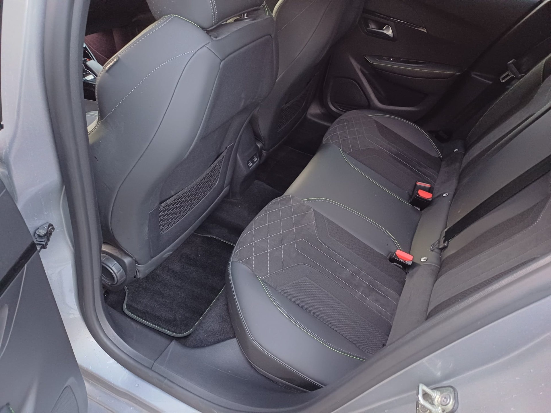 PEUGEOT 208 1.2 PureTech Allure Pack EAT8-image-5