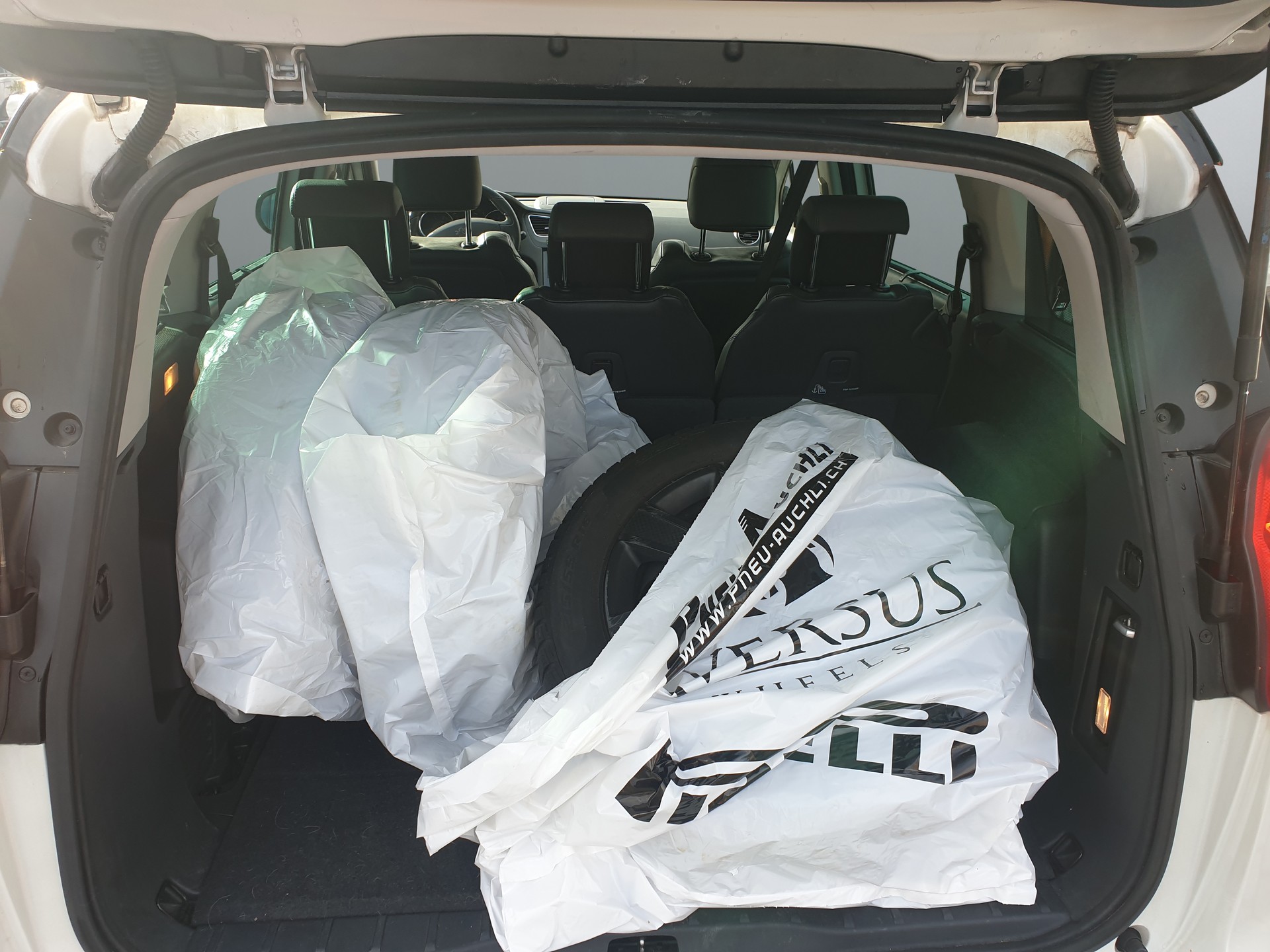 PEUGEOT 5008 1.6 16V T Sport Pack-image-7