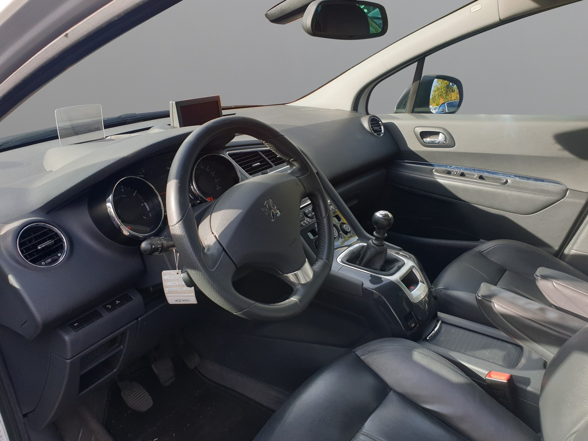 PEUGEOT 5008 1.6 16V T Sport Pack-image-4