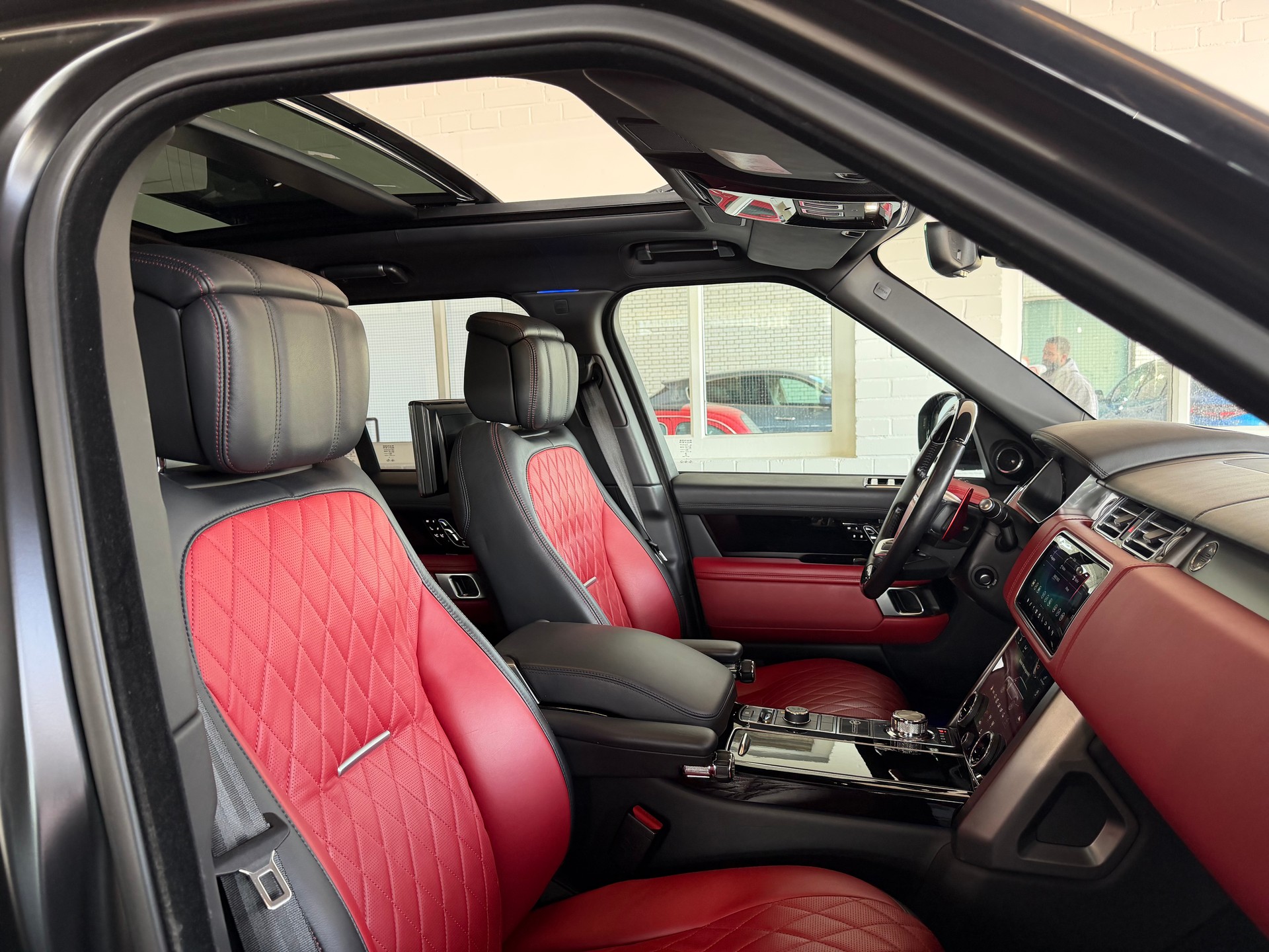 LAND ROVER Range Rover 5.0 V8 566PS 4X4 S/C SV SPECIAL VEHICLE AUTOBIOGRAPHY AB Dynamic Automatic-image-8