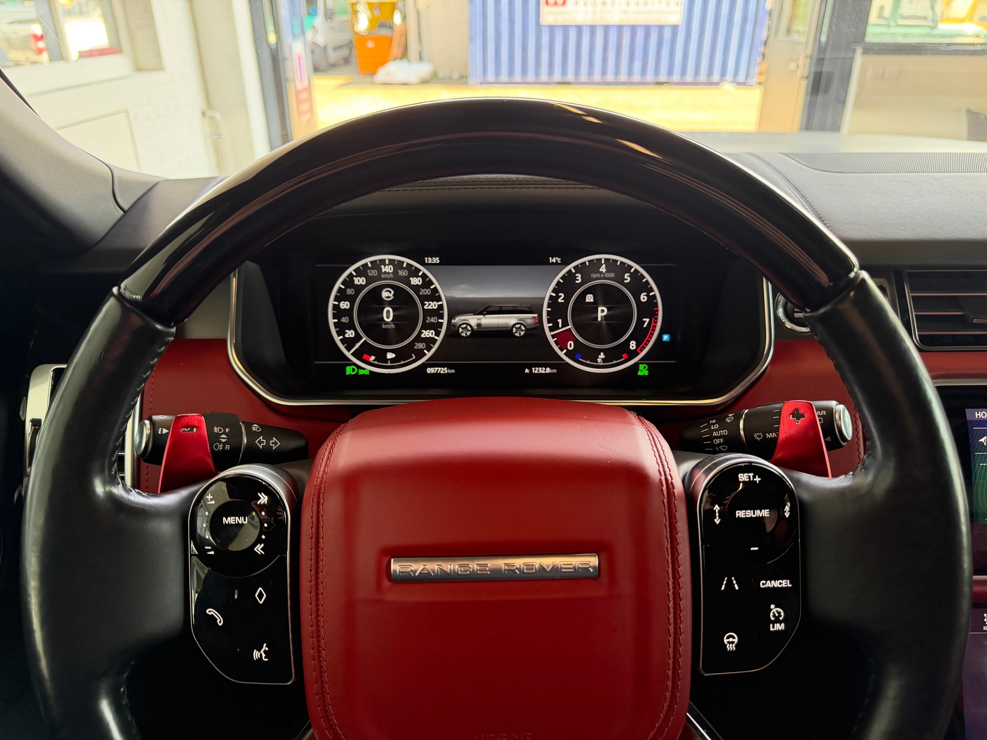 LAND ROVER Range Rover 5.0 V8 566PS 4X4 S/C SV SPECIAL VEHICLE AUTOBIOGRAPHY AB Dynamic Automatic-image-15