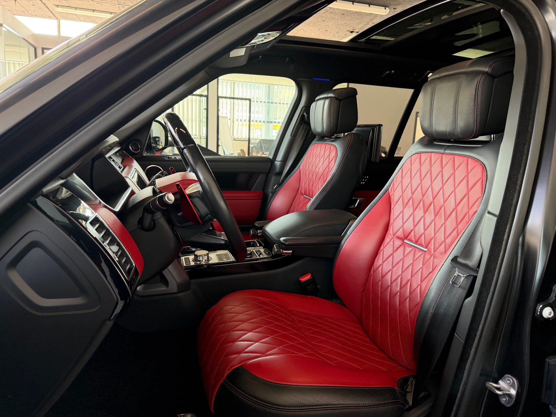 LAND ROVER Range Rover 5.0 V8 566PS 4X4 S/C SV SPECIAL VEHICLE AUTOBIOGRAPHY AB Dynamic Automatic-image-14