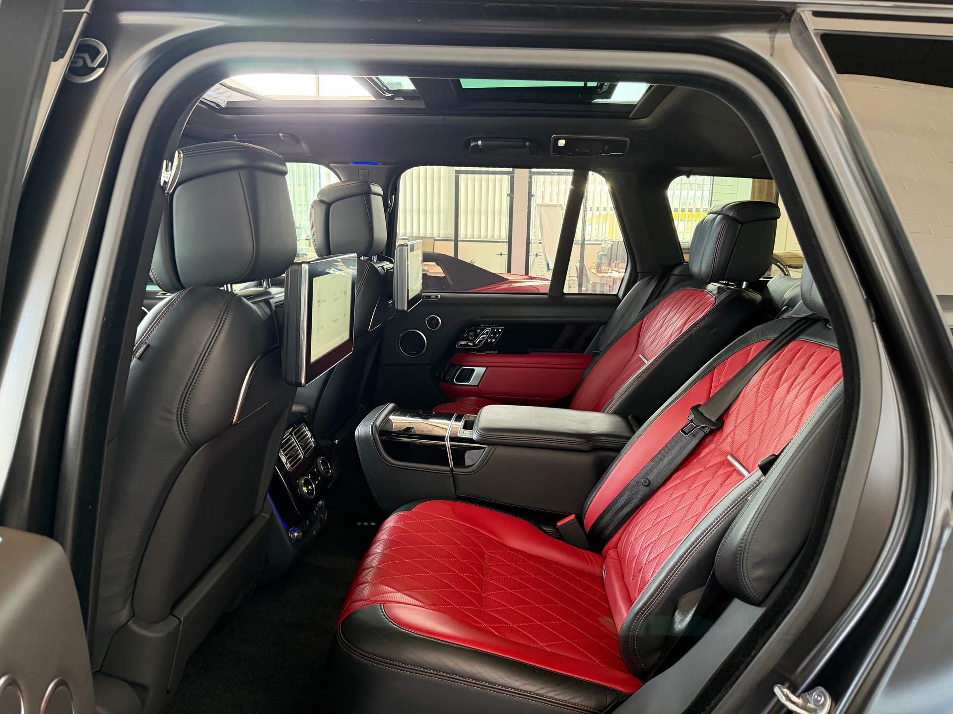 LAND ROVER Range Rover 5.0 V8 566PS 4X4 S/C SV SPECIAL VEHICLE AUTOBIOGRAPHY AB Dynamic Automatic-image-10