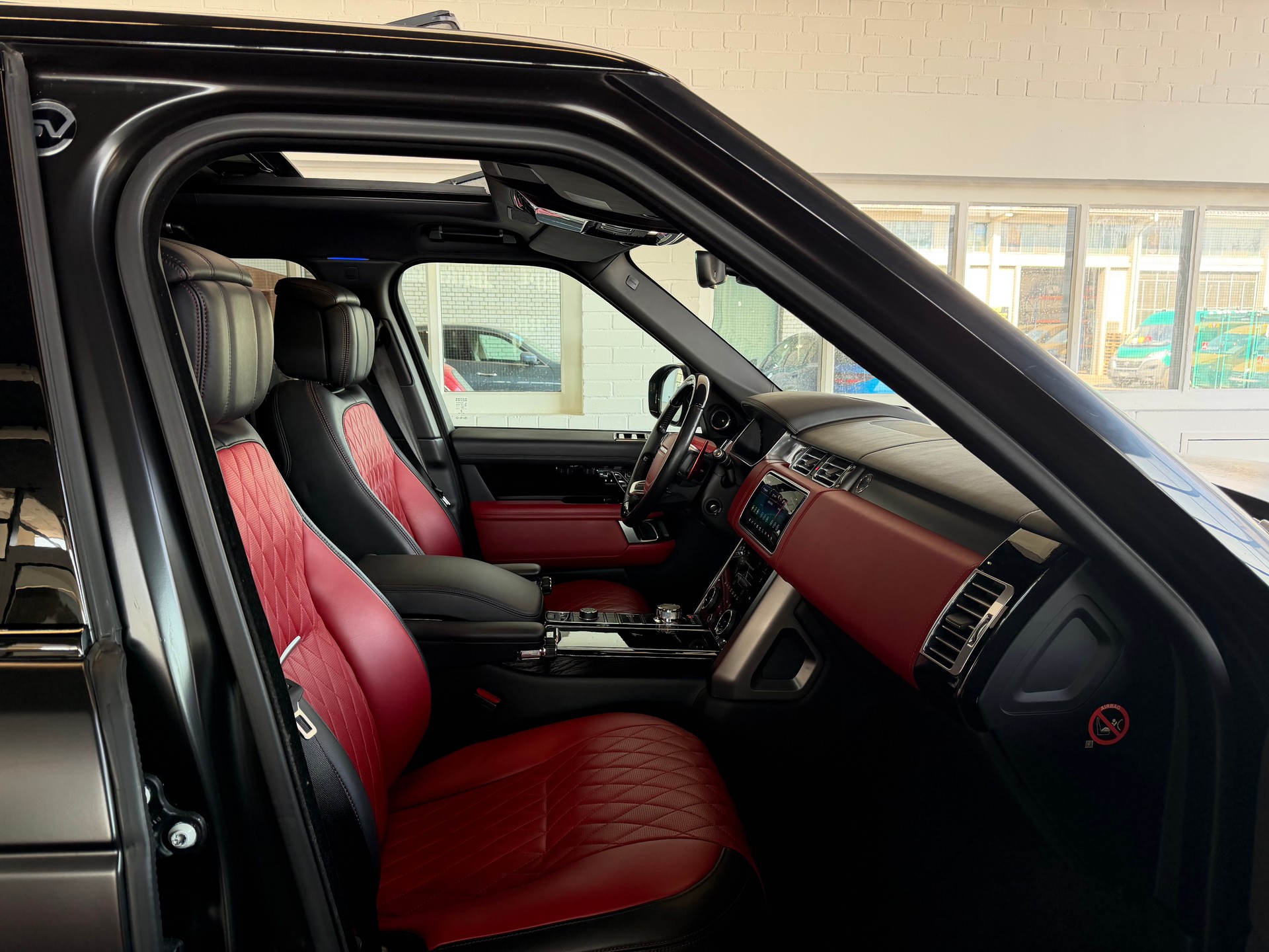LAND ROVER Range Rover 5.0 V8 566PS 4X4 S/C SV SPECIAL VEHICLE AUTOBIOGRAPHY AB Dynamic Automatic-image-7