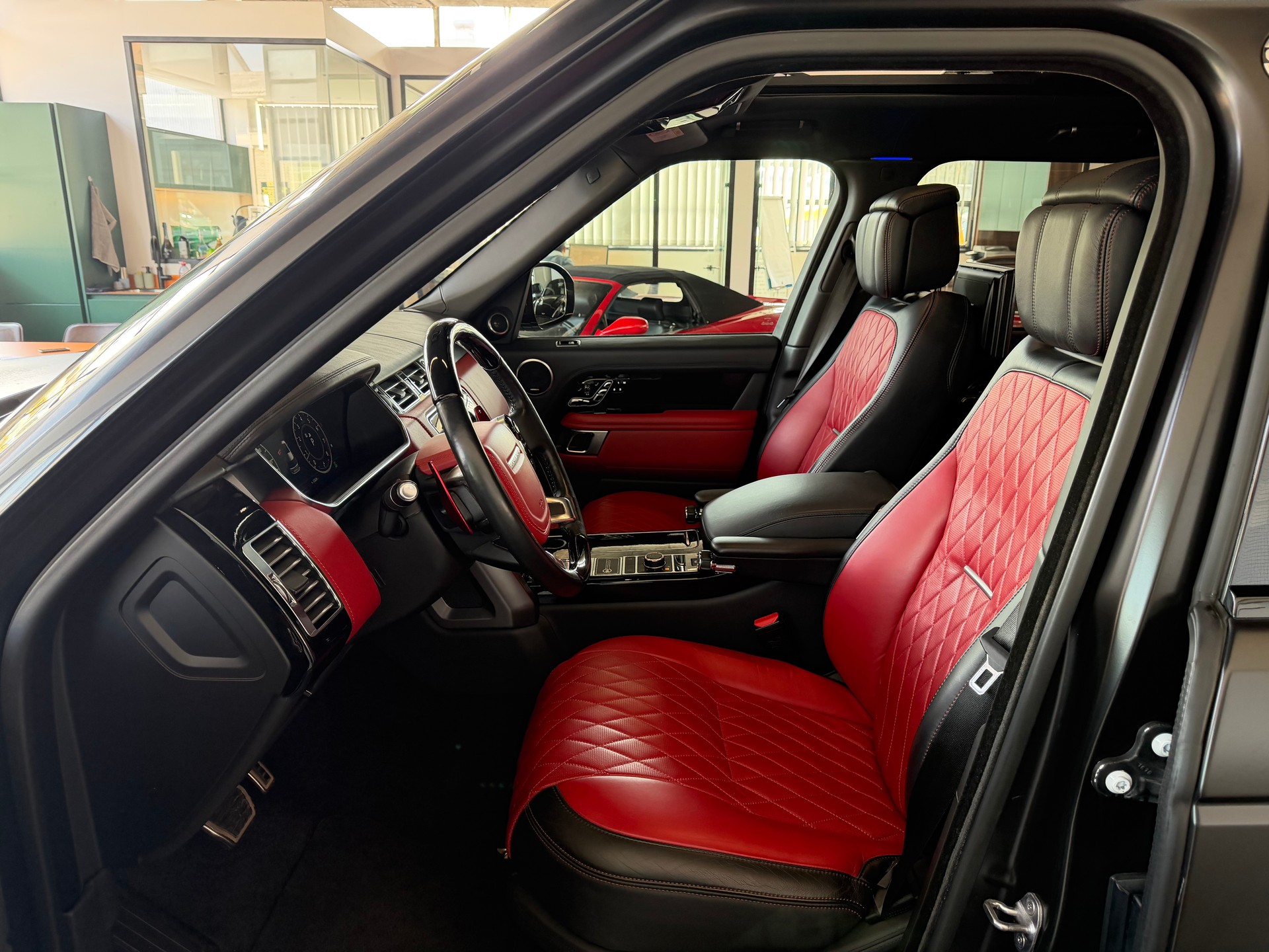 LAND ROVER Range Rover 5.0 V8 566PS 4X4 S/C SV SPECIAL VEHICLE AUTOBIOGRAPHY AB Dynamic Automatic-image-12