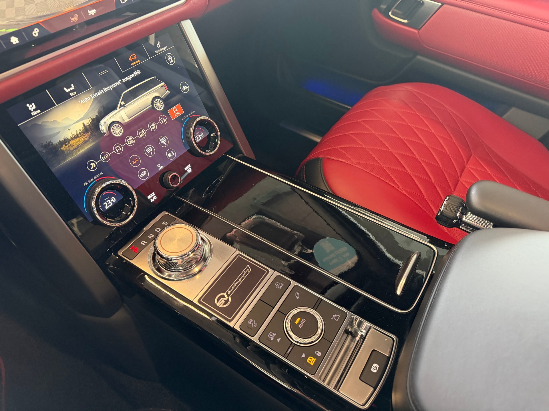 LAND ROVER Range Rover 5.0 V8 566PS 4X4 S/C SV SPECIAL VEHICLE AUTOBIOGRAPHY AB Dynamic Automatic-image-18