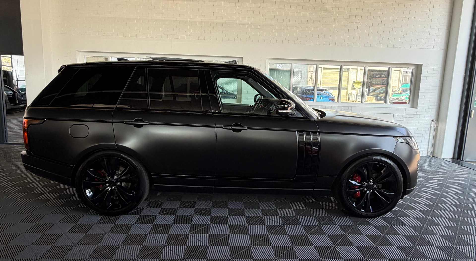 LAND ROVER Range Rover 5.0 V8 566PS 4X4 S/C SV SPECIAL VEHICLE AUTOBIOGRAPHY AB Dynamic Automatic-image-1