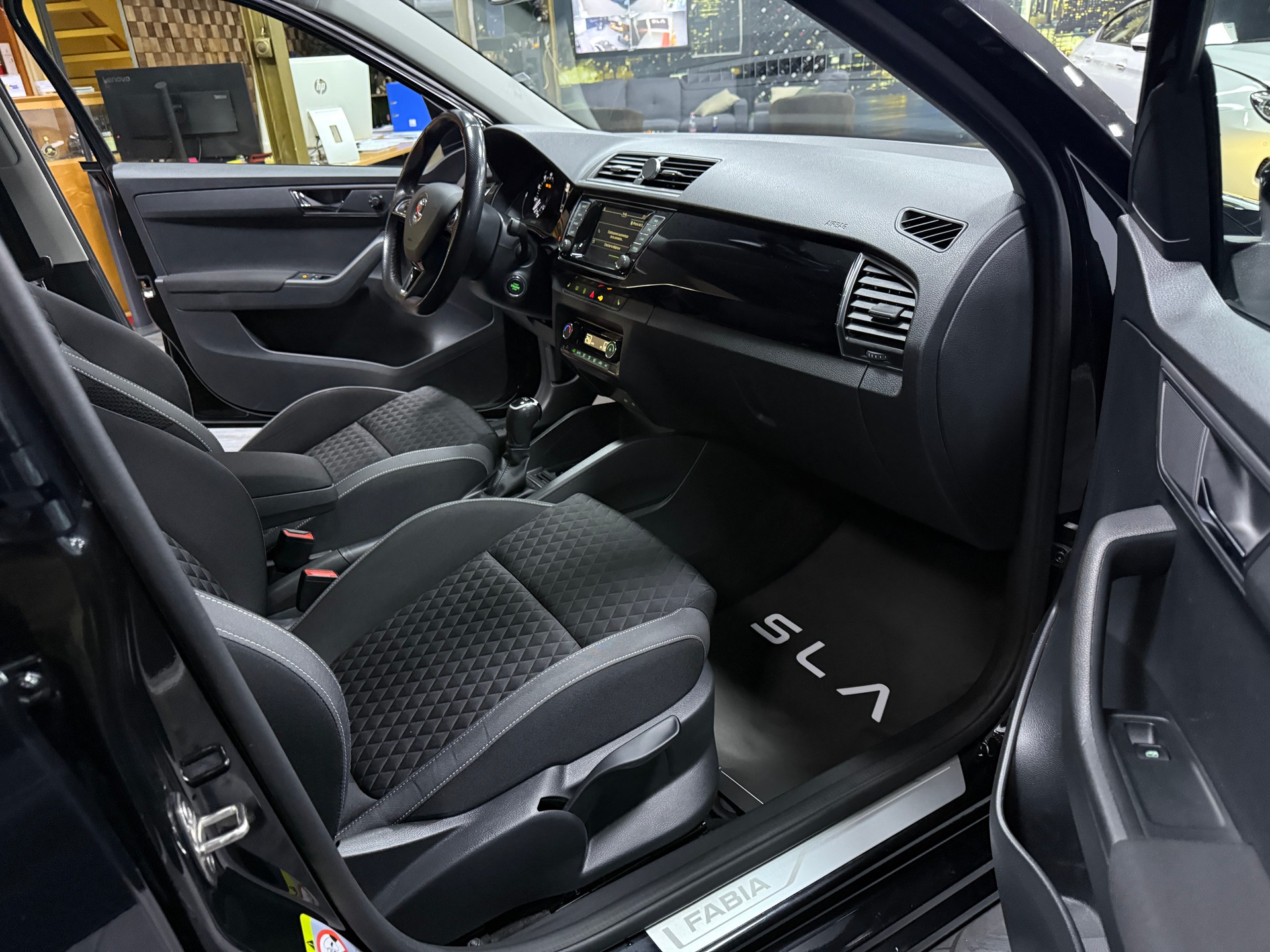 SKODA Fabia 1.2 TSI Monte Carlo DSG Black Series / Leasing ab 99.--image-7