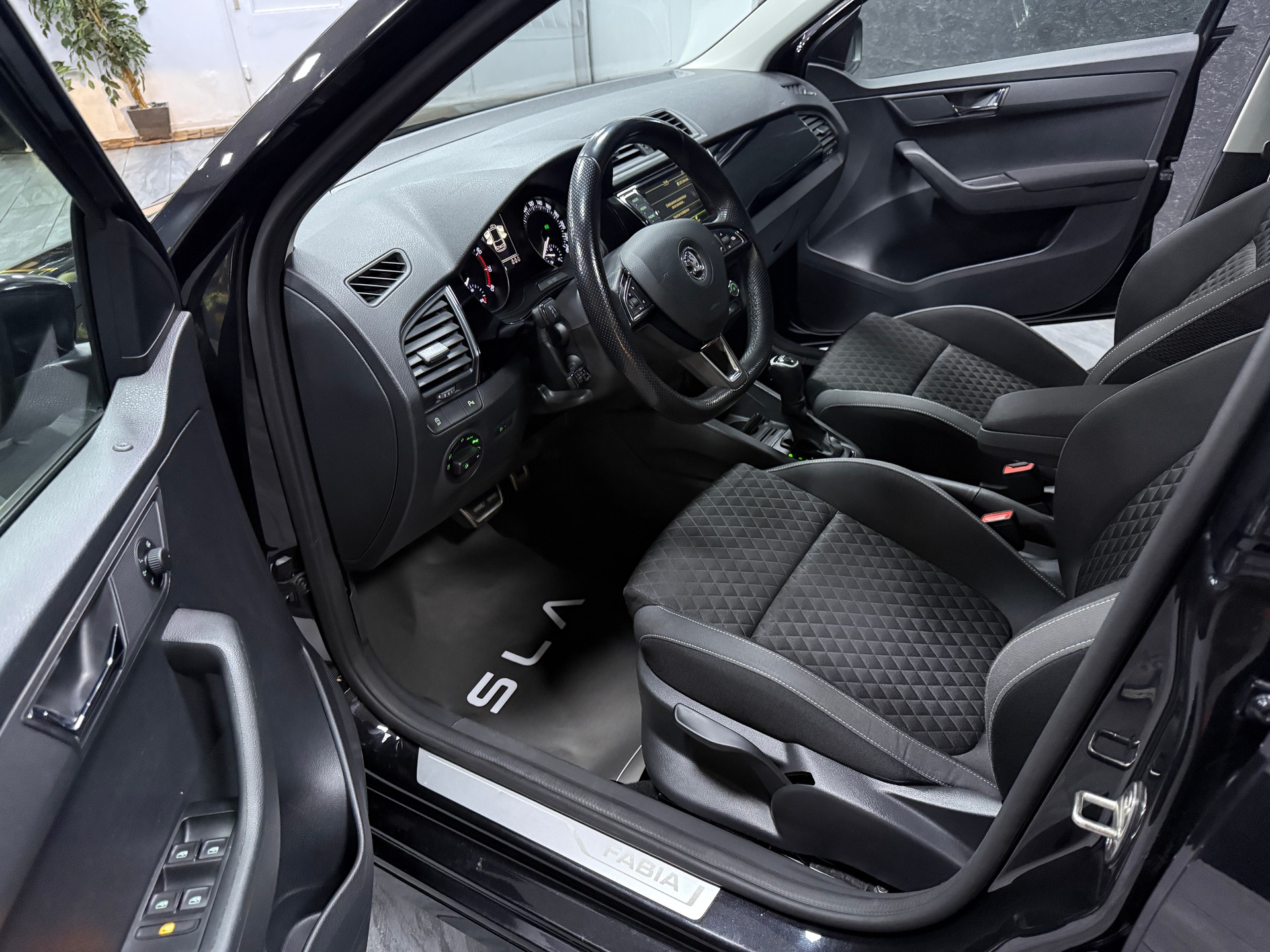 SKODA Fabia 1.2 TSI Monte Carlo DSG Black Series / Leasing ab 99.--image-5