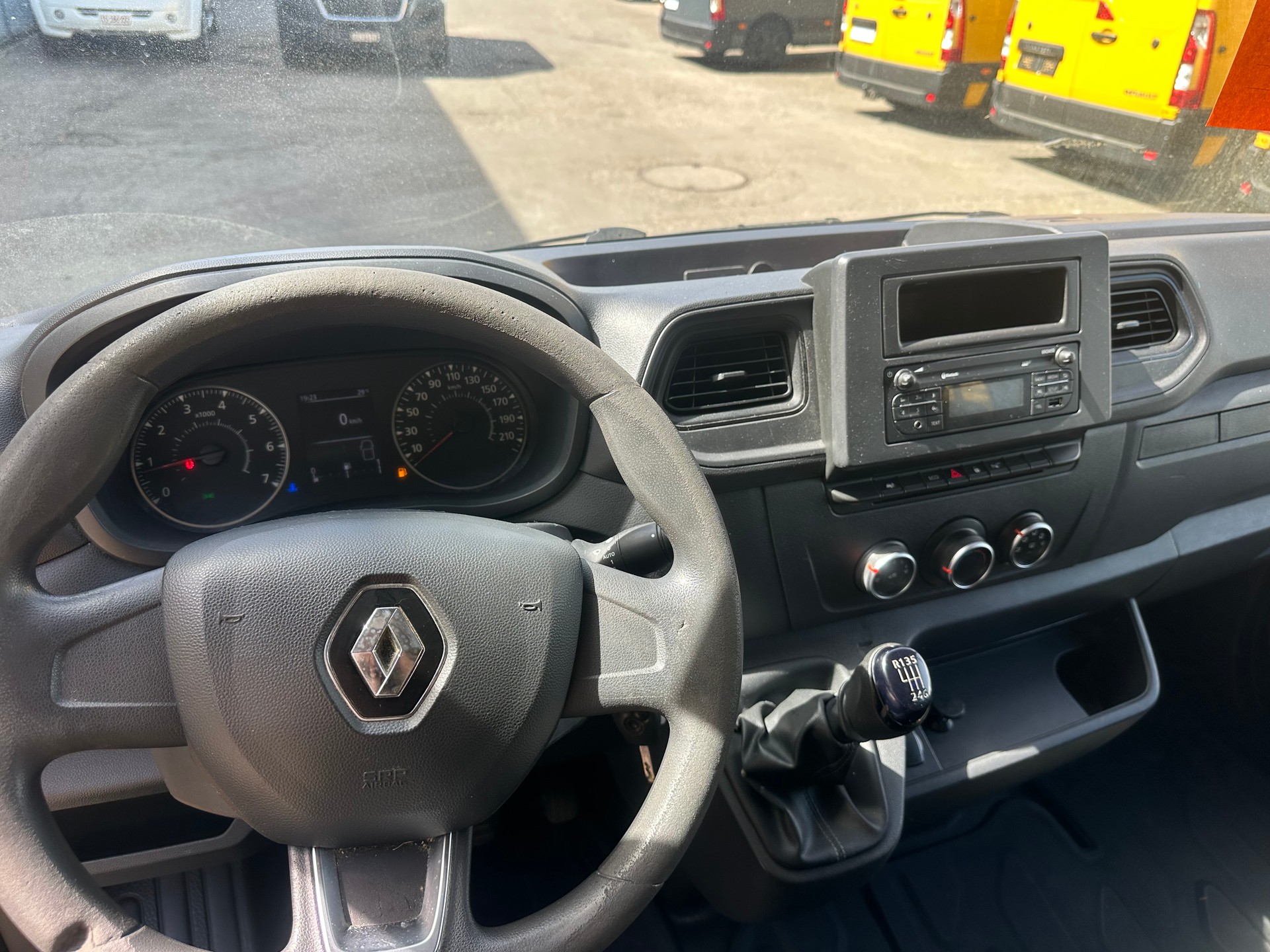 RENAULT Master T35 2.3dCi 135 L3H3-image-10