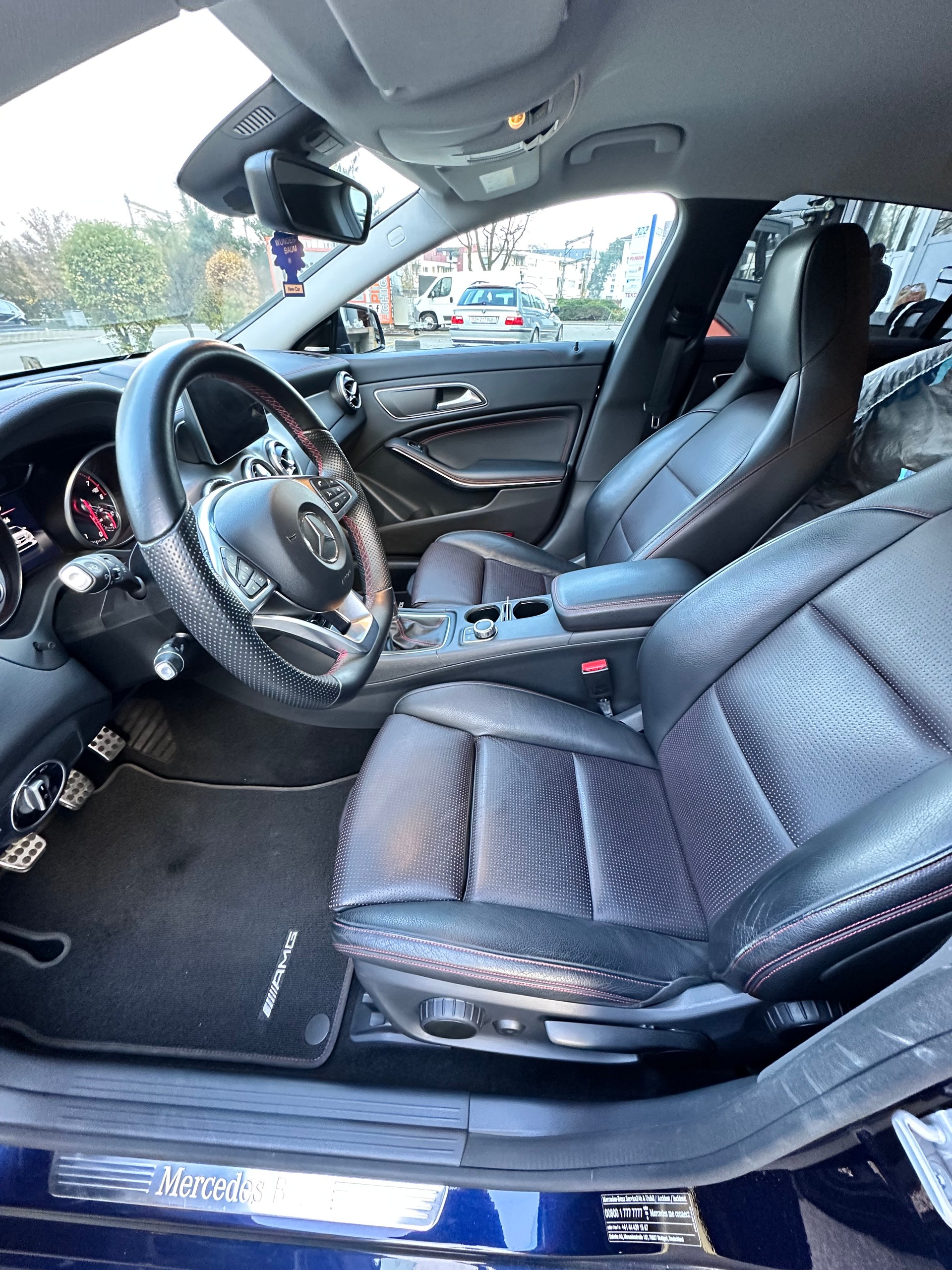 MERCEDES-BENZ CLA Shooting Brake 250 AMG Line-image-5