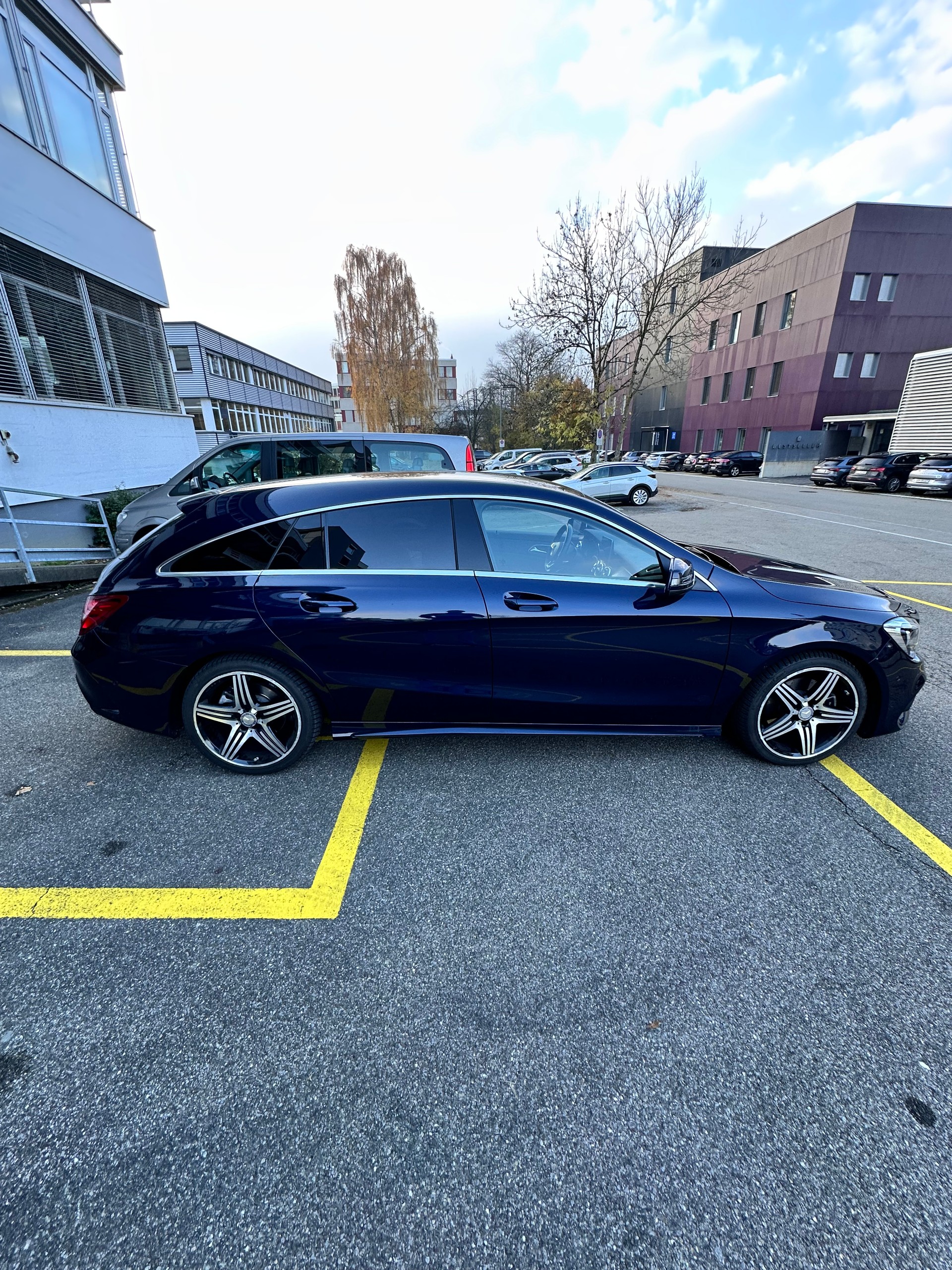 MERCEDES-BENZ CLA Shooting Brake 250 AMG Line-image-4