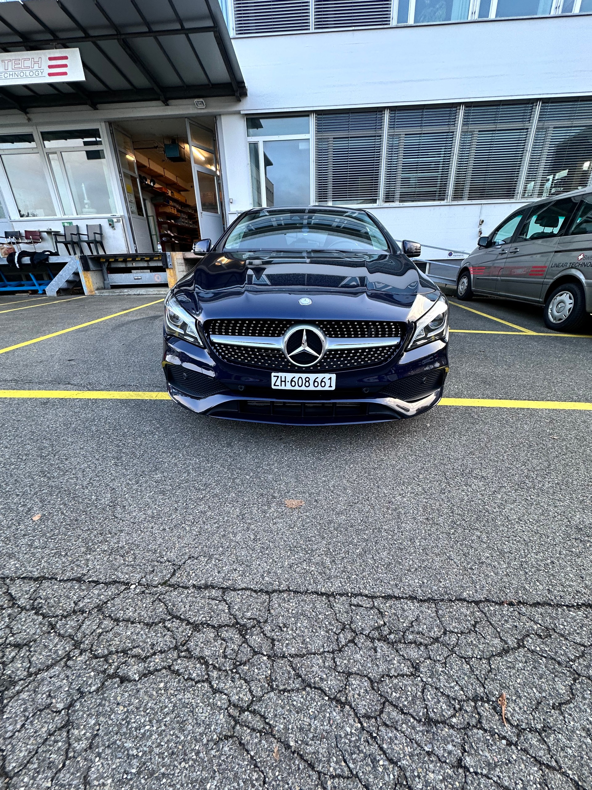 MERCEDES-BENZ CLA Shooting Brake 250 AMG Line-image-3