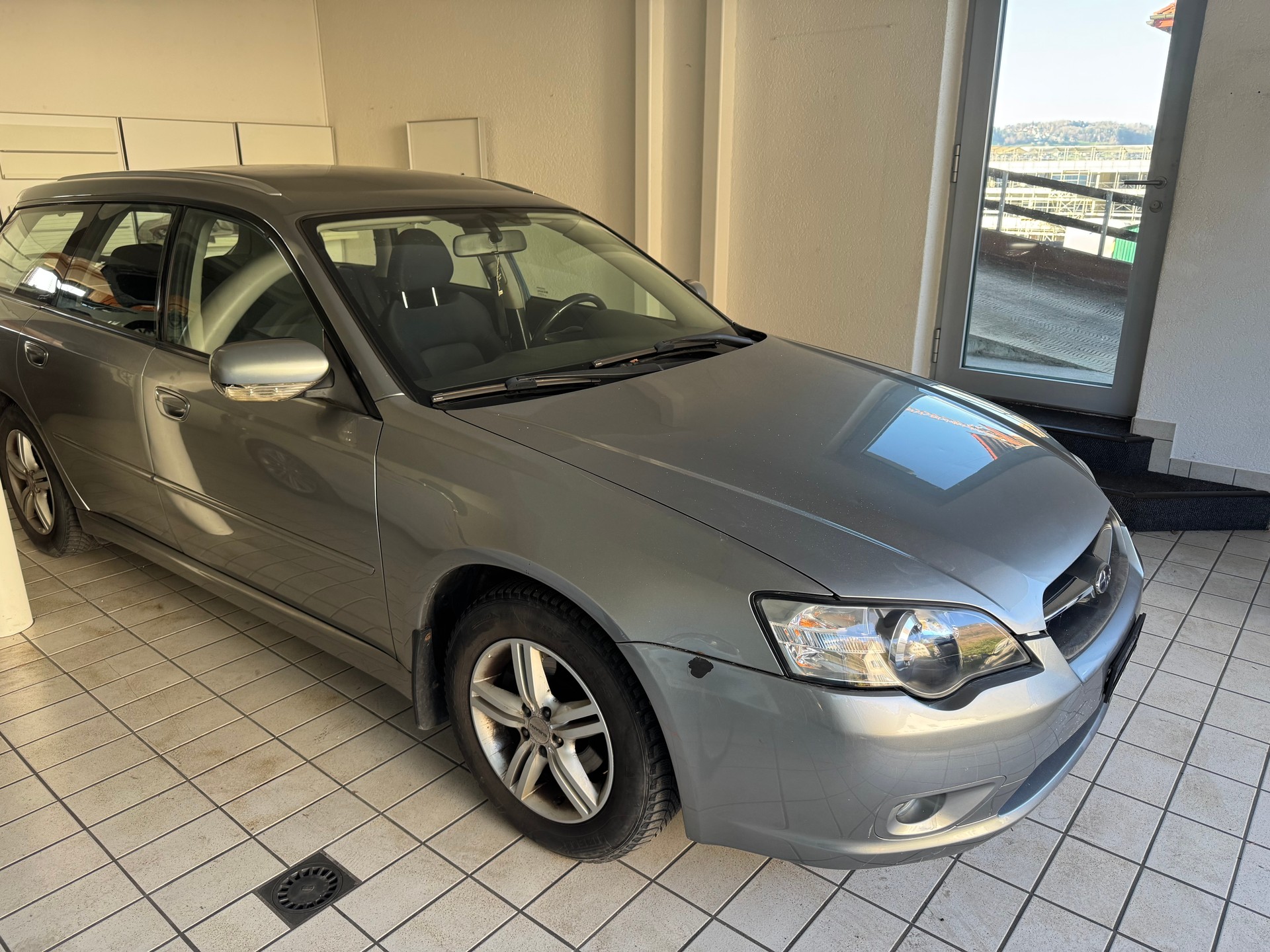 SUBARU Legacy 2.0R AWD Swiss-image-1